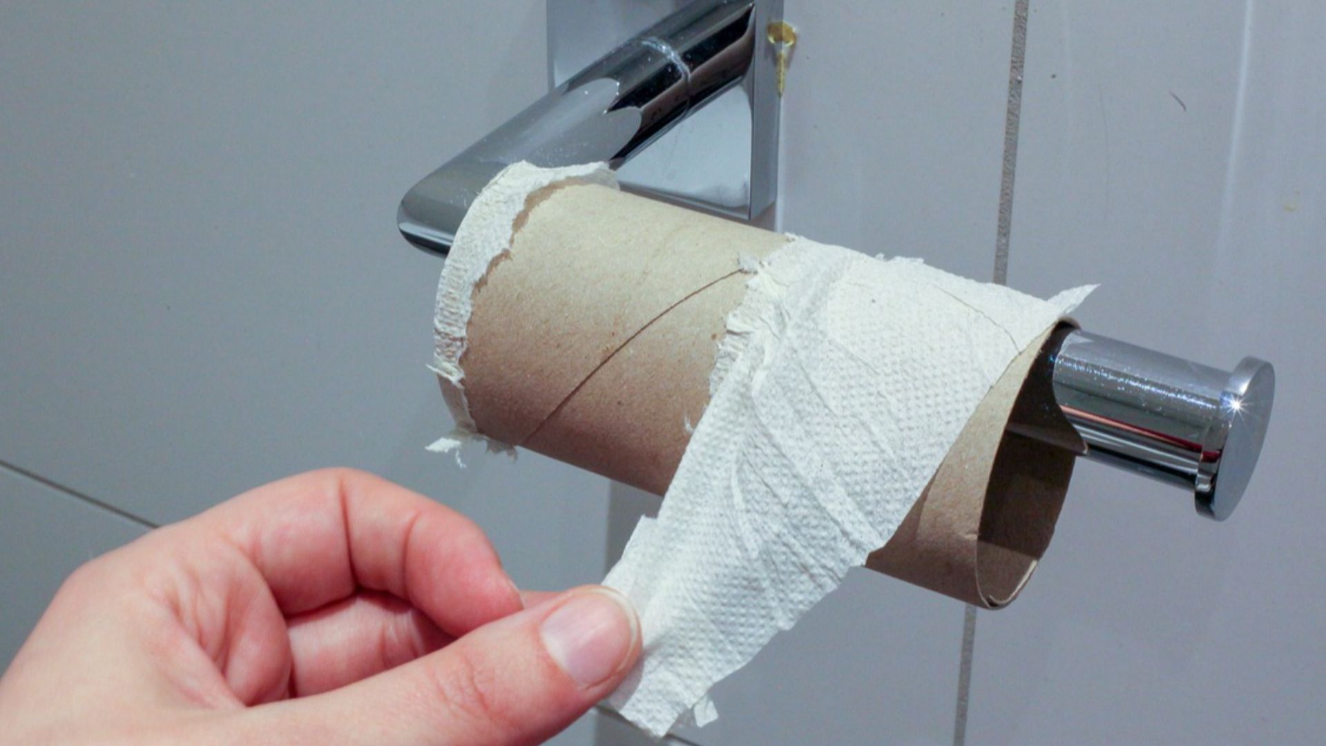 5. Ne pas remplacer le rouleau de papier toilette