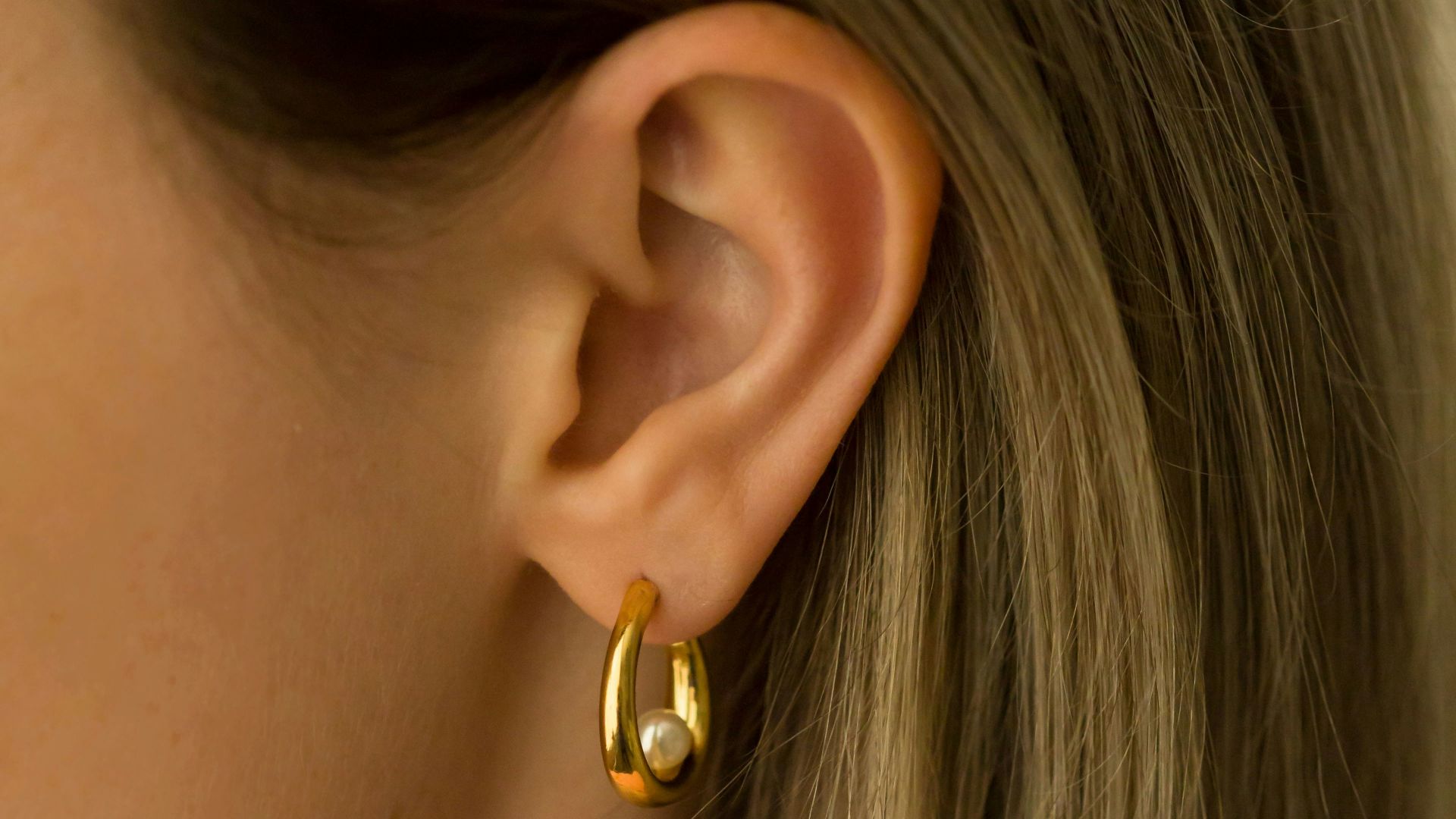2. Boucles d'oreilles créoles en or