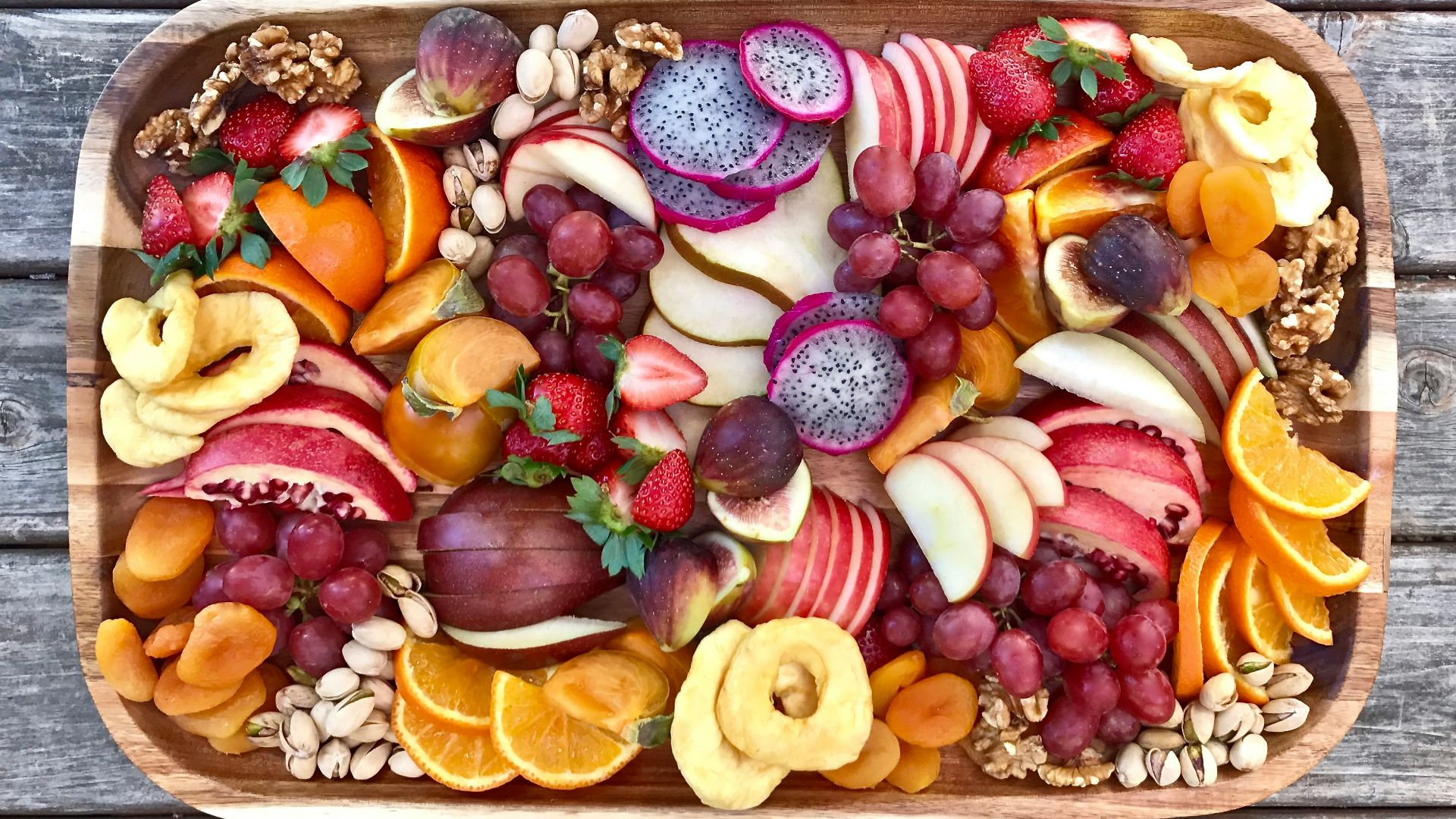 20. Plateau de fruits préparé