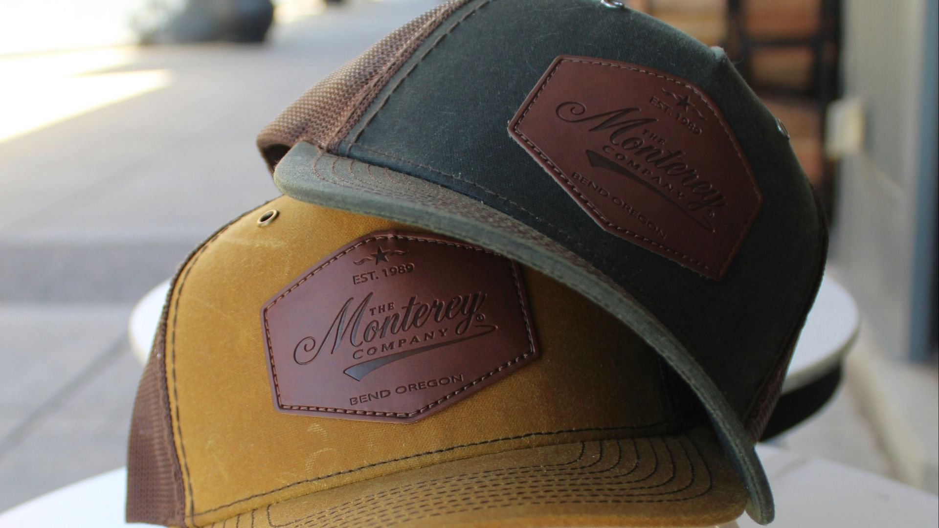 8. Les casquettes de camionneur : un accessoire de mode