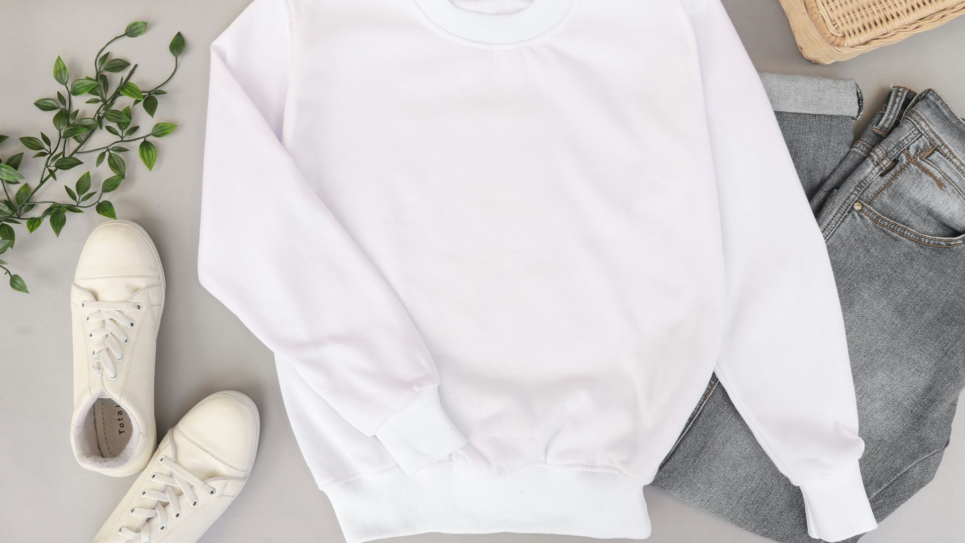 14. Opter pour des tenues extrêmement sobres