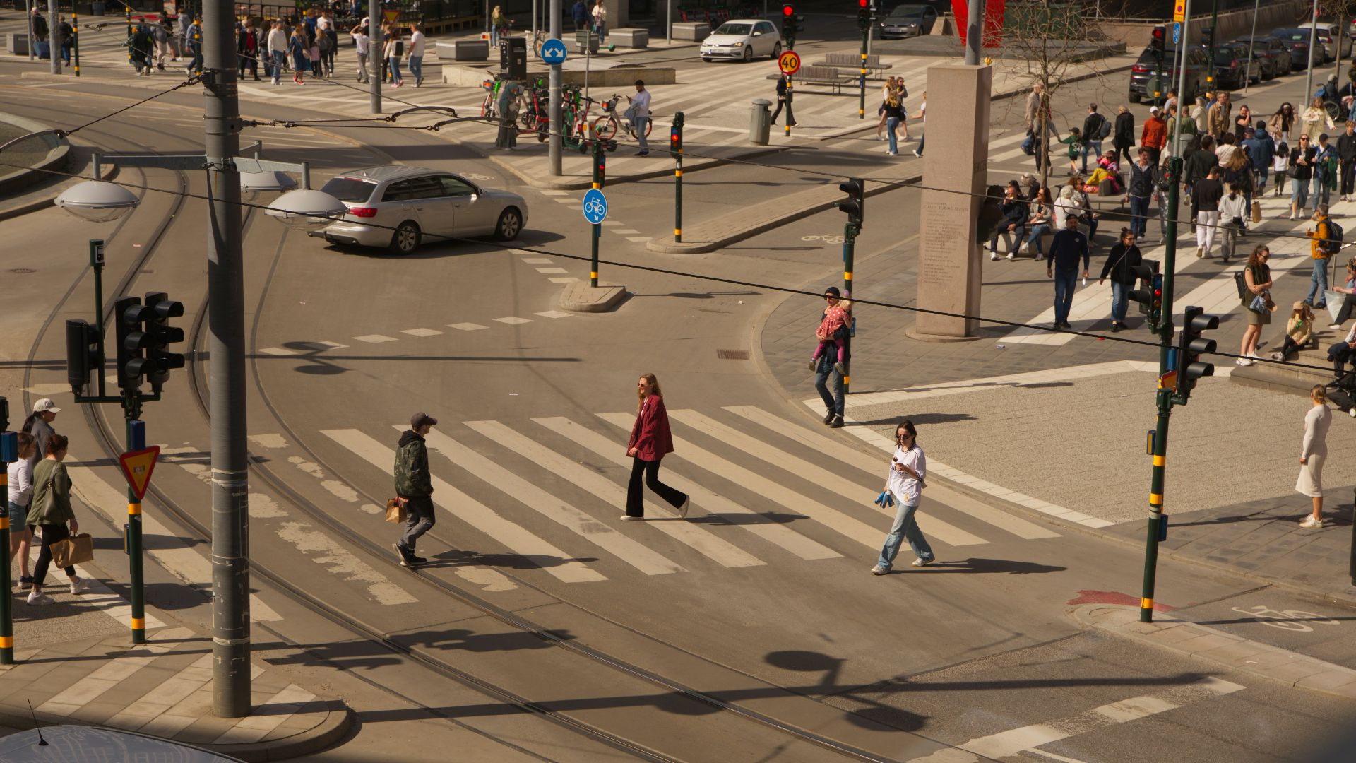 11. Lorsque vous roulez à proximité de piétons