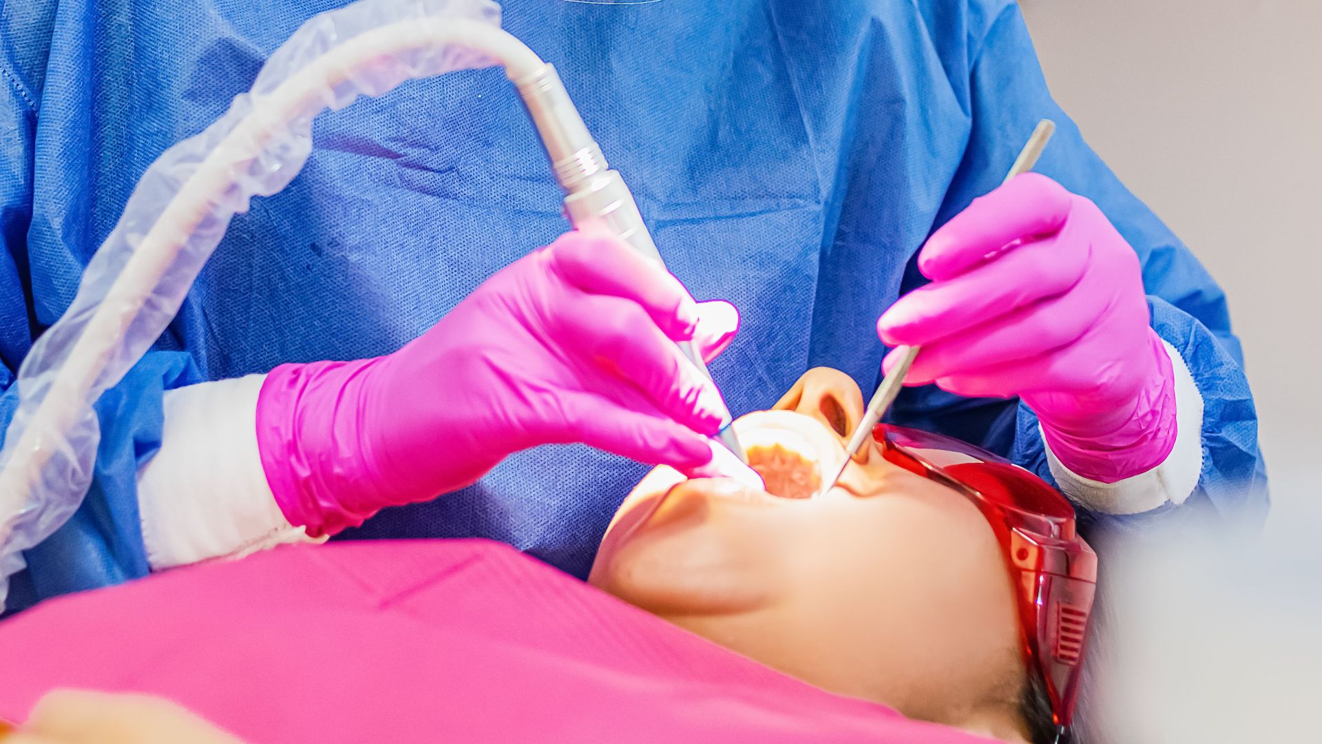 Les 10 tendances les plus bizarres en matière de santé bucco-dentaire et les 10 tendances les plus ennuyeuses que votre dentiste adore