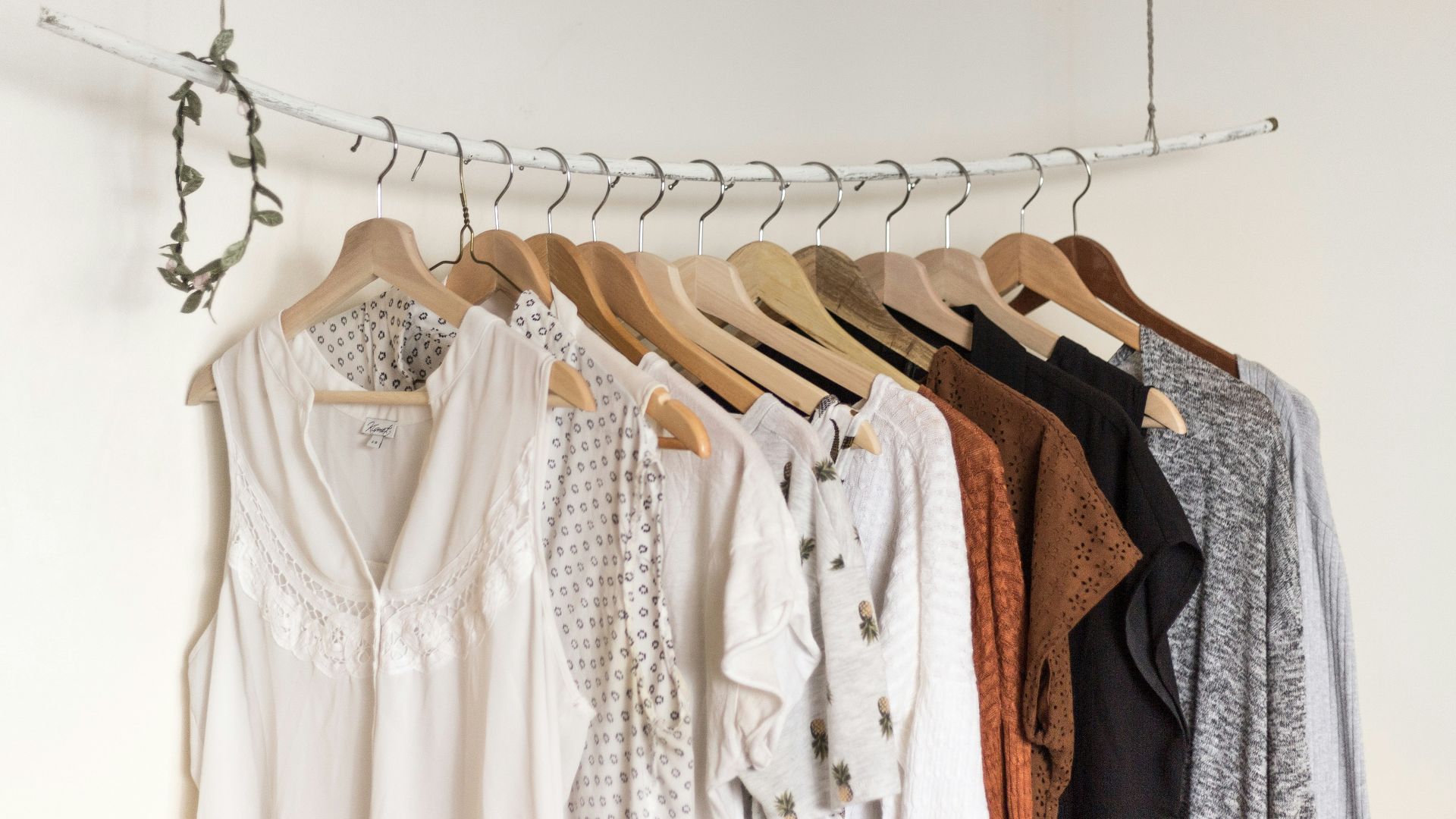 5. Lui dicter sa tenue vestimentaire et sa toilette quotidiennes