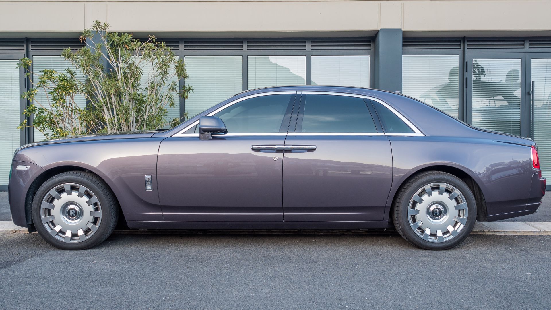 17. Rolls-Royce Ghost