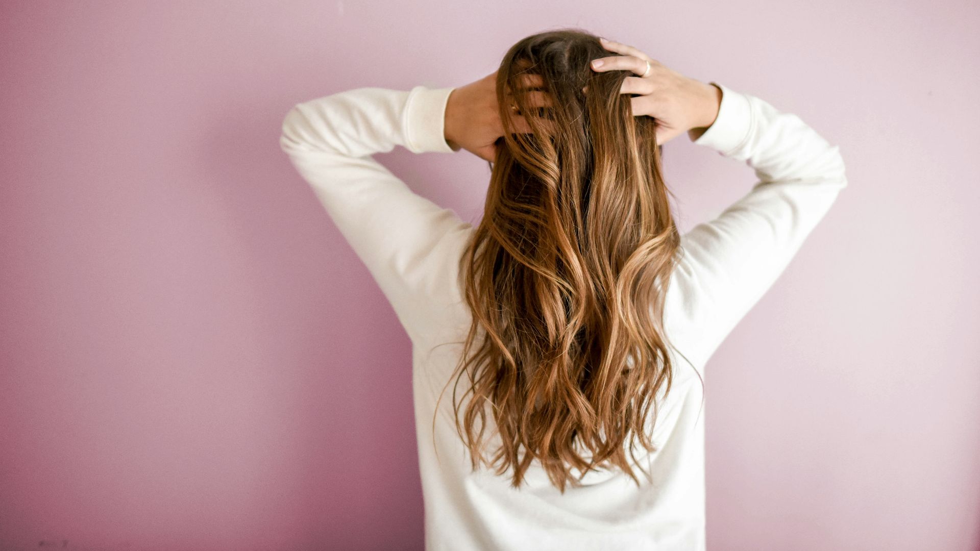 3. Gardez les cheveux longs pour paraître plus jeune