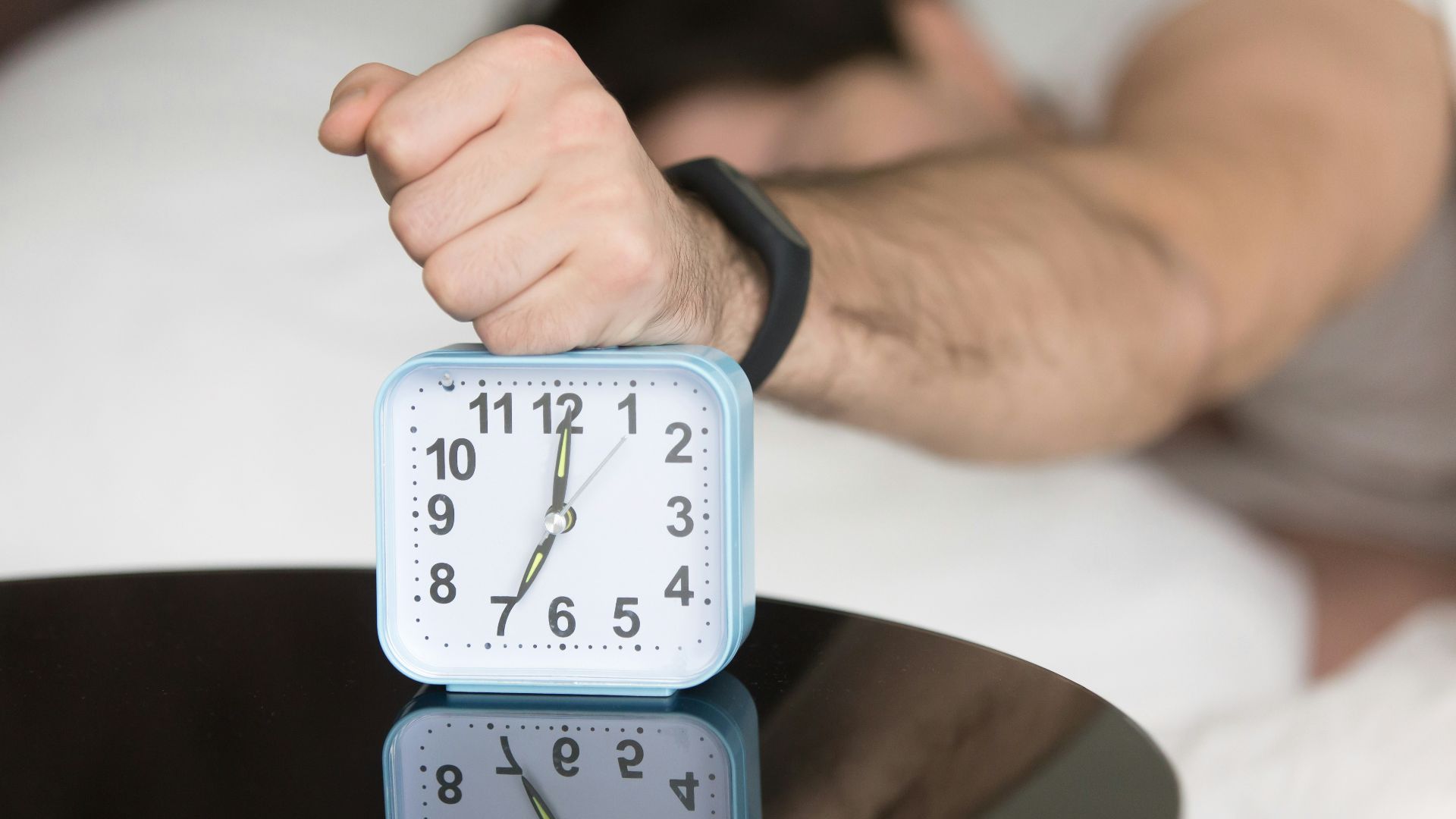2. Vous appuyez plusieurs fois sur le bouton « snooze »