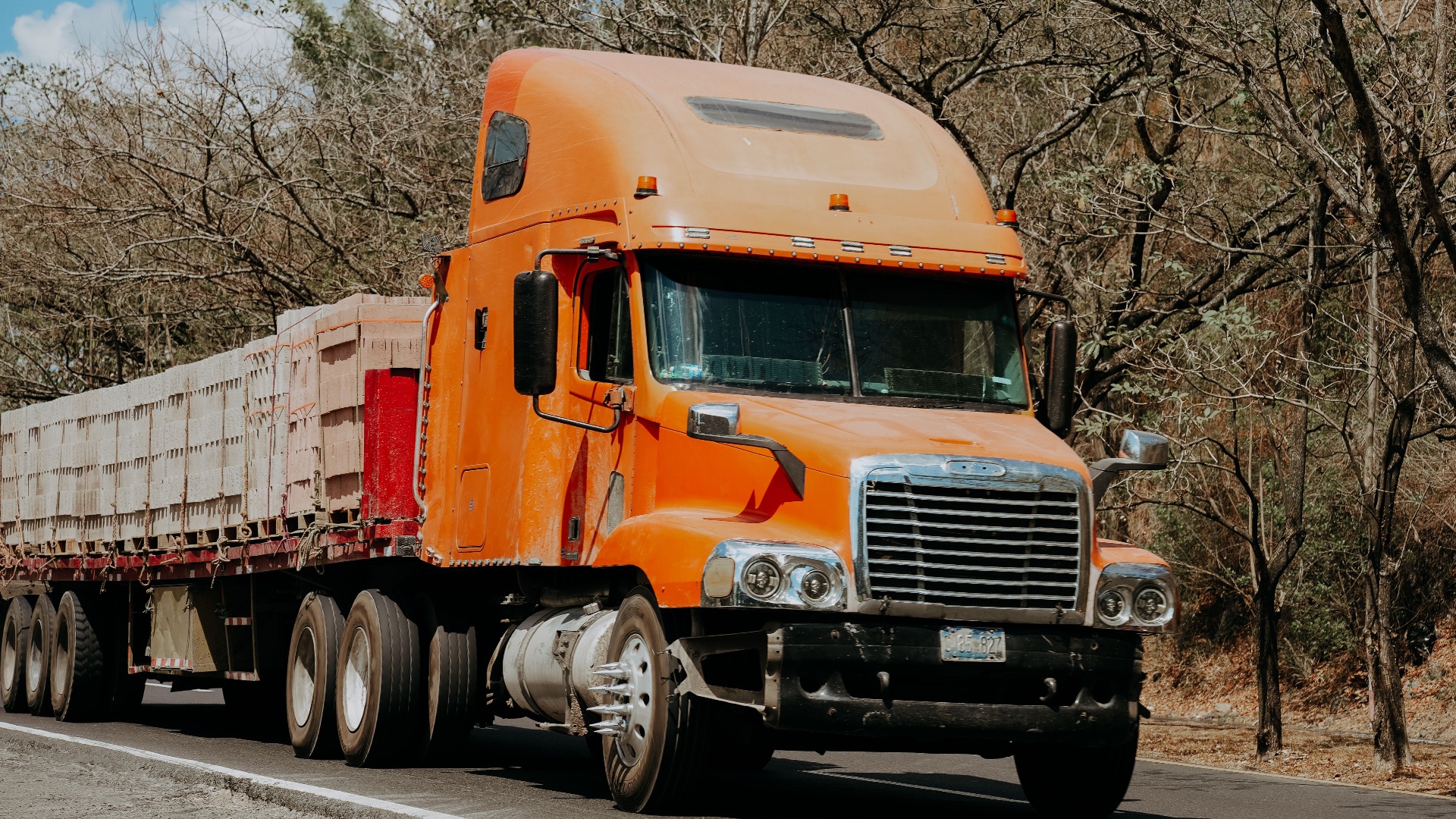 2. Conduire à côté de gros camions
