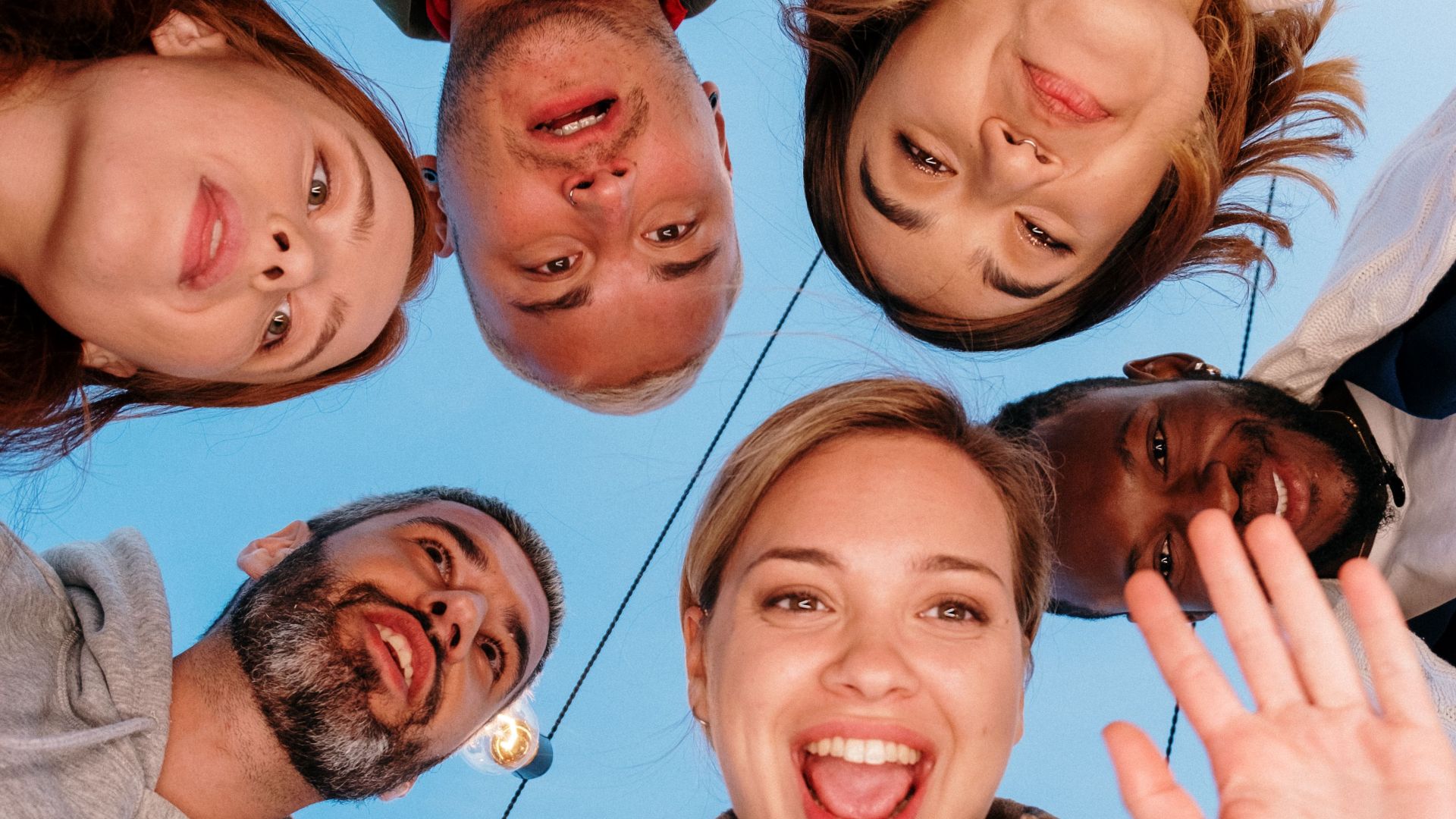 15. Ils découvrent un nouveau cercle d'amis