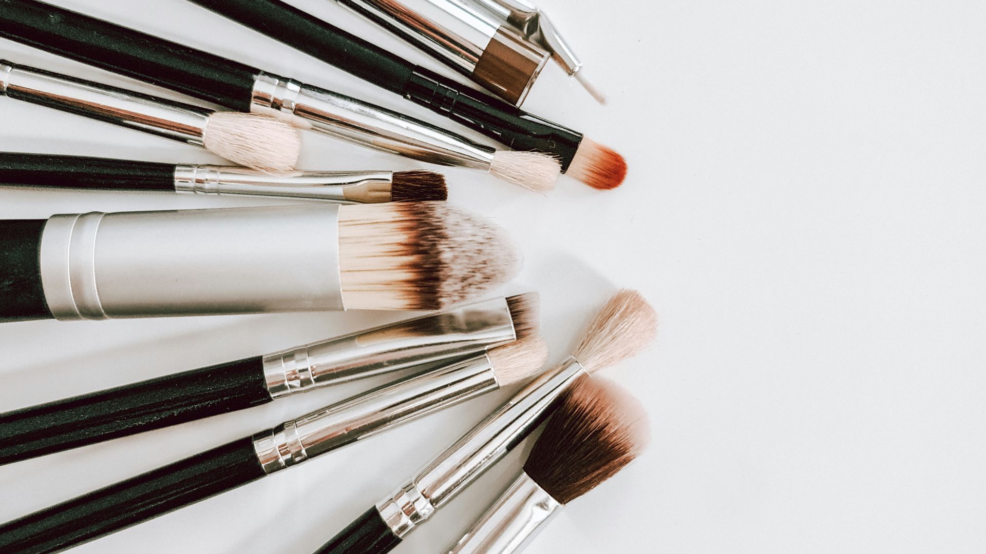 8. Gardez vos pinceaux de maquillage propres