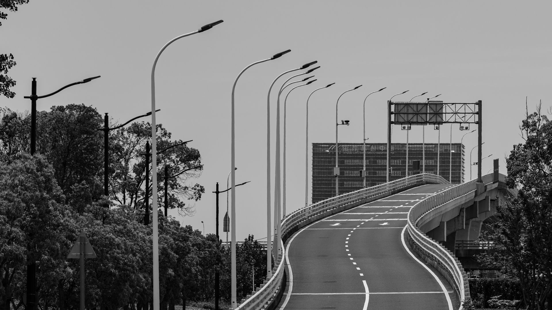 10. Lorsque vous empruntez une bretelle ou un virage serré