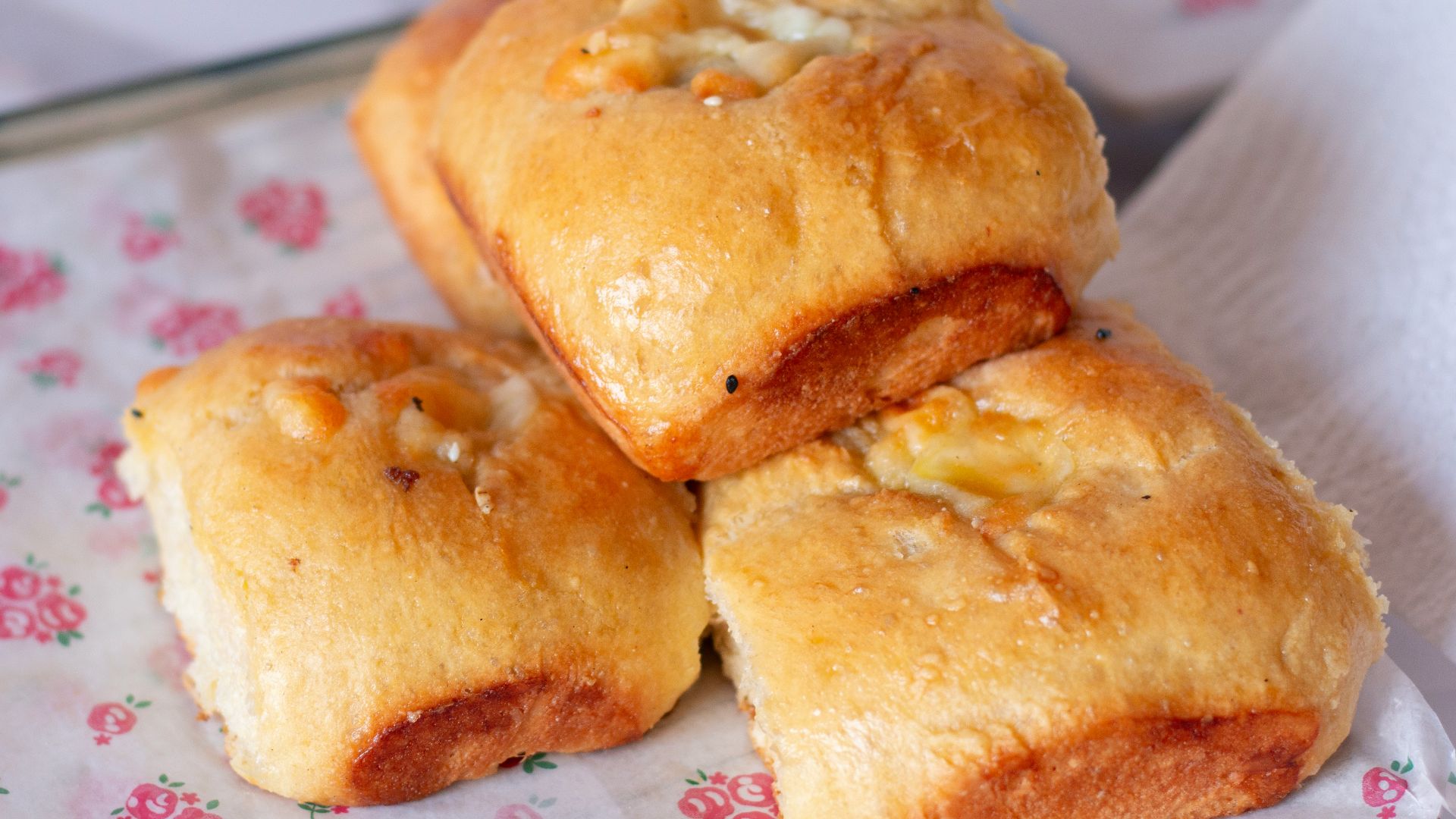9. Chaussons chauds au jambon et au fromage