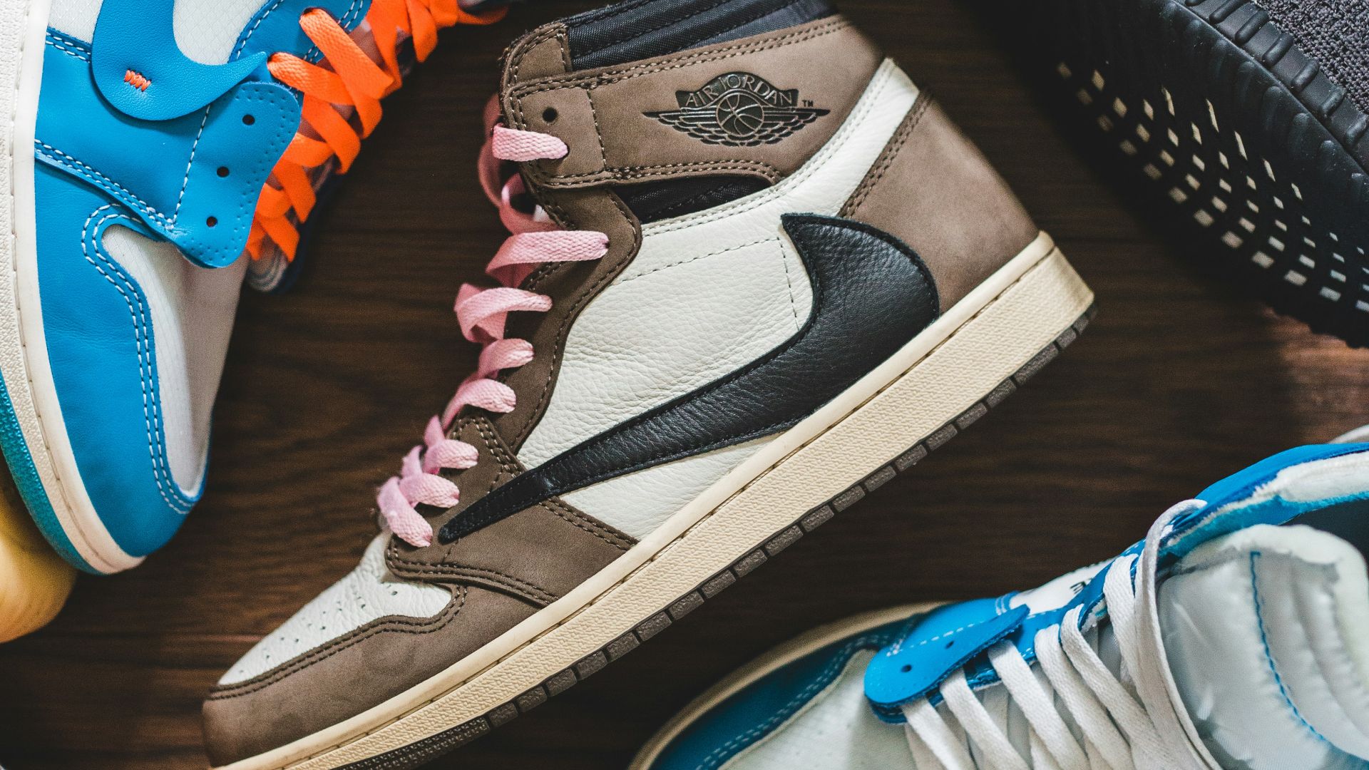 17. Des baskets d'un volume exagéré