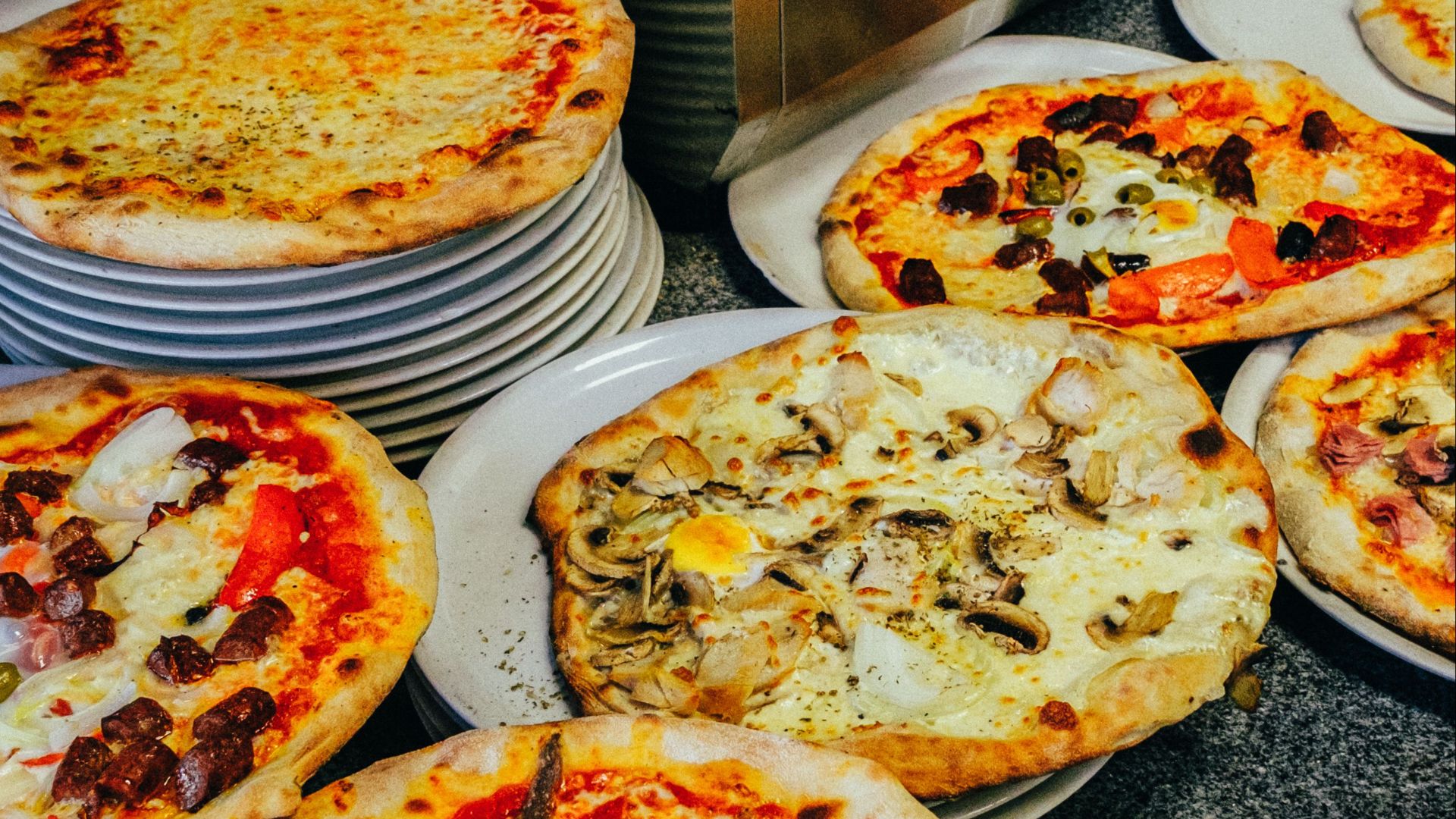 6. Le buffet de pizzas de Stevi B