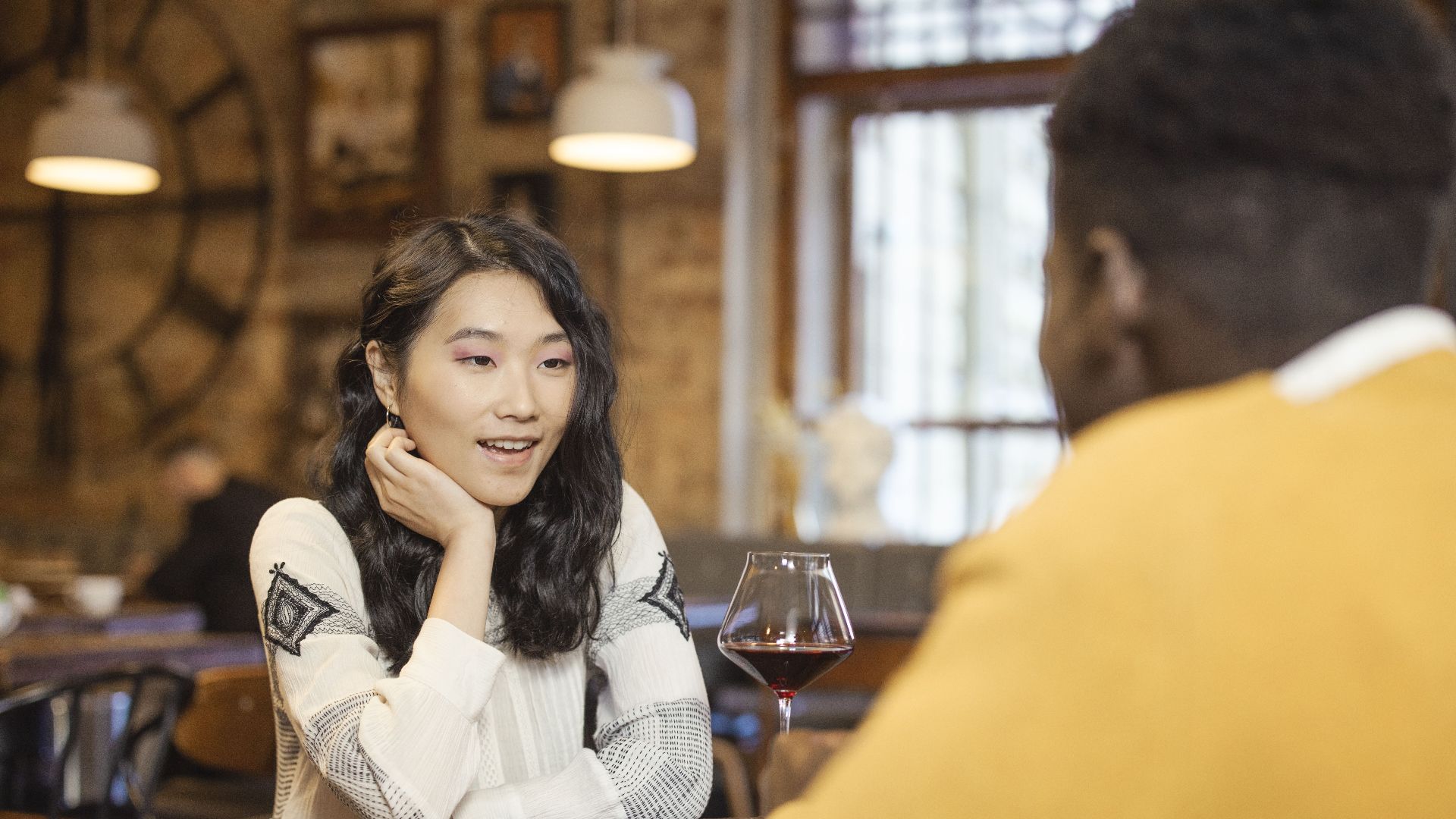 9. Rire de ses propres blagues avant même qu’elles ne fassent leur effet