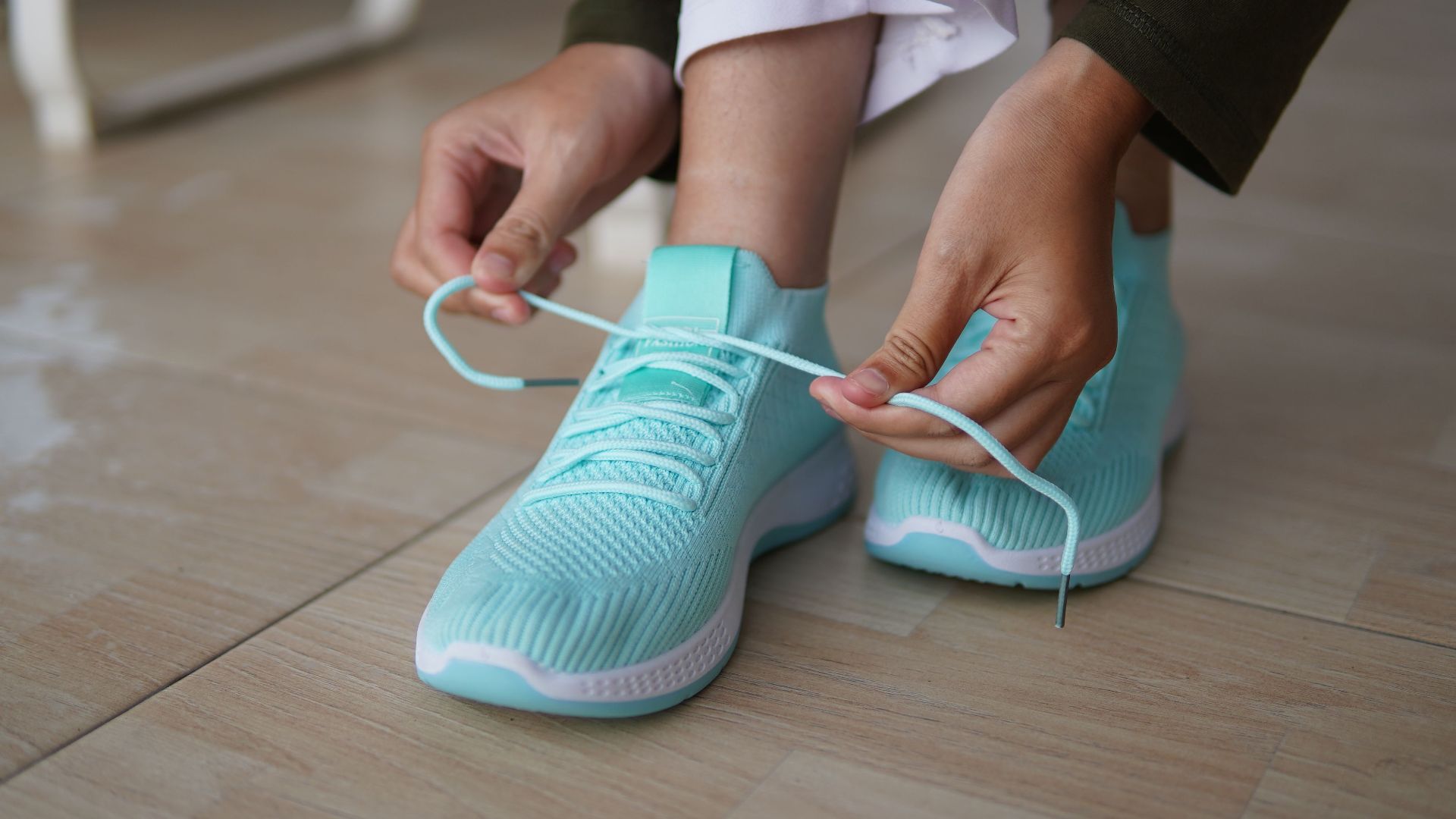 5. Préférez les baskets sans lacets aux chaussures à lacets
