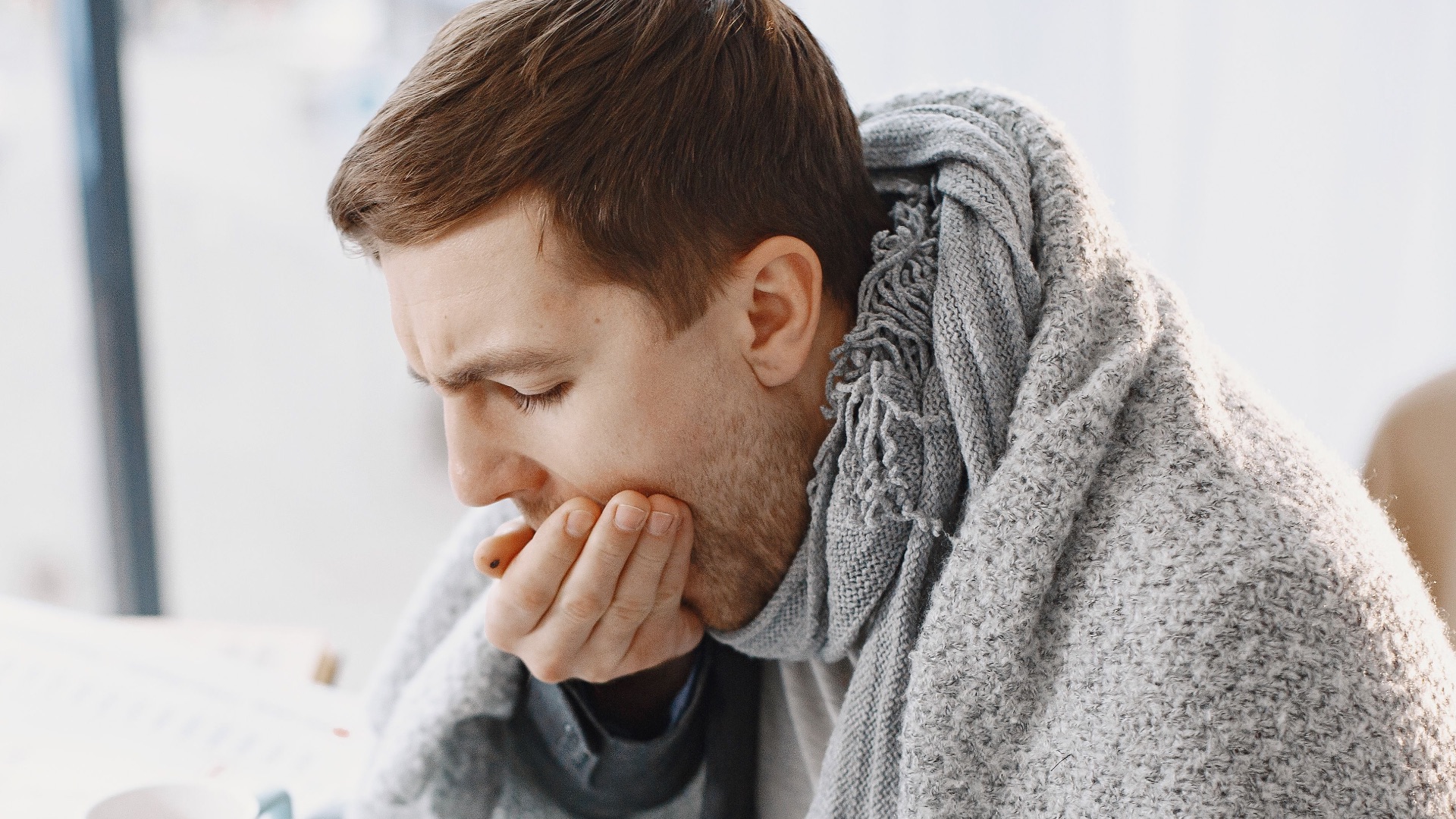 15. Vous régurgitez de la nourriture ou un liquide acide