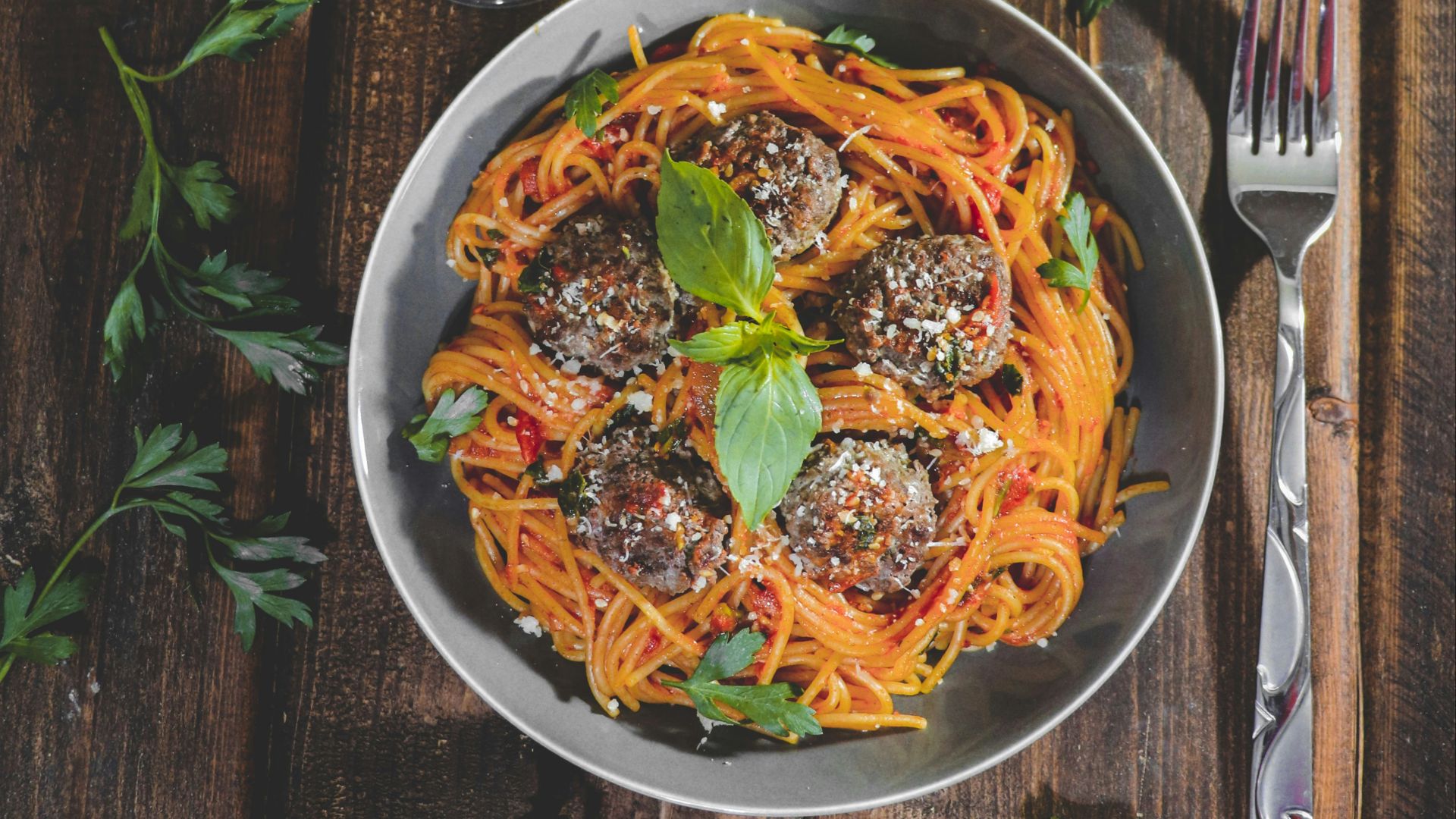 7. Spaghettis et boulettes de viande en brochette
