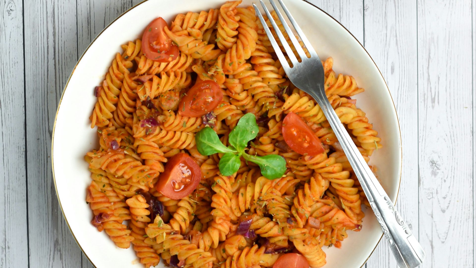 16. Pâtes complètes accompagnées d'une sauce allégée