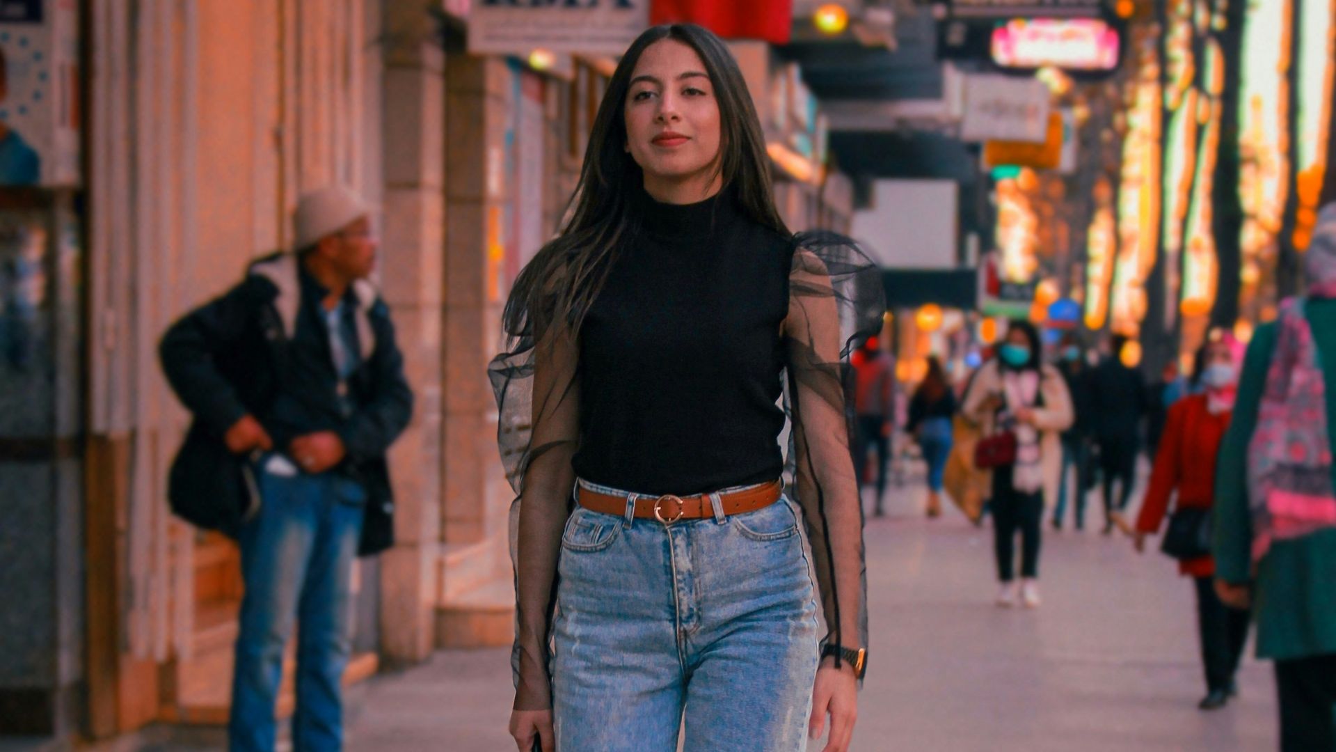Jean droit et pull pour l'automne