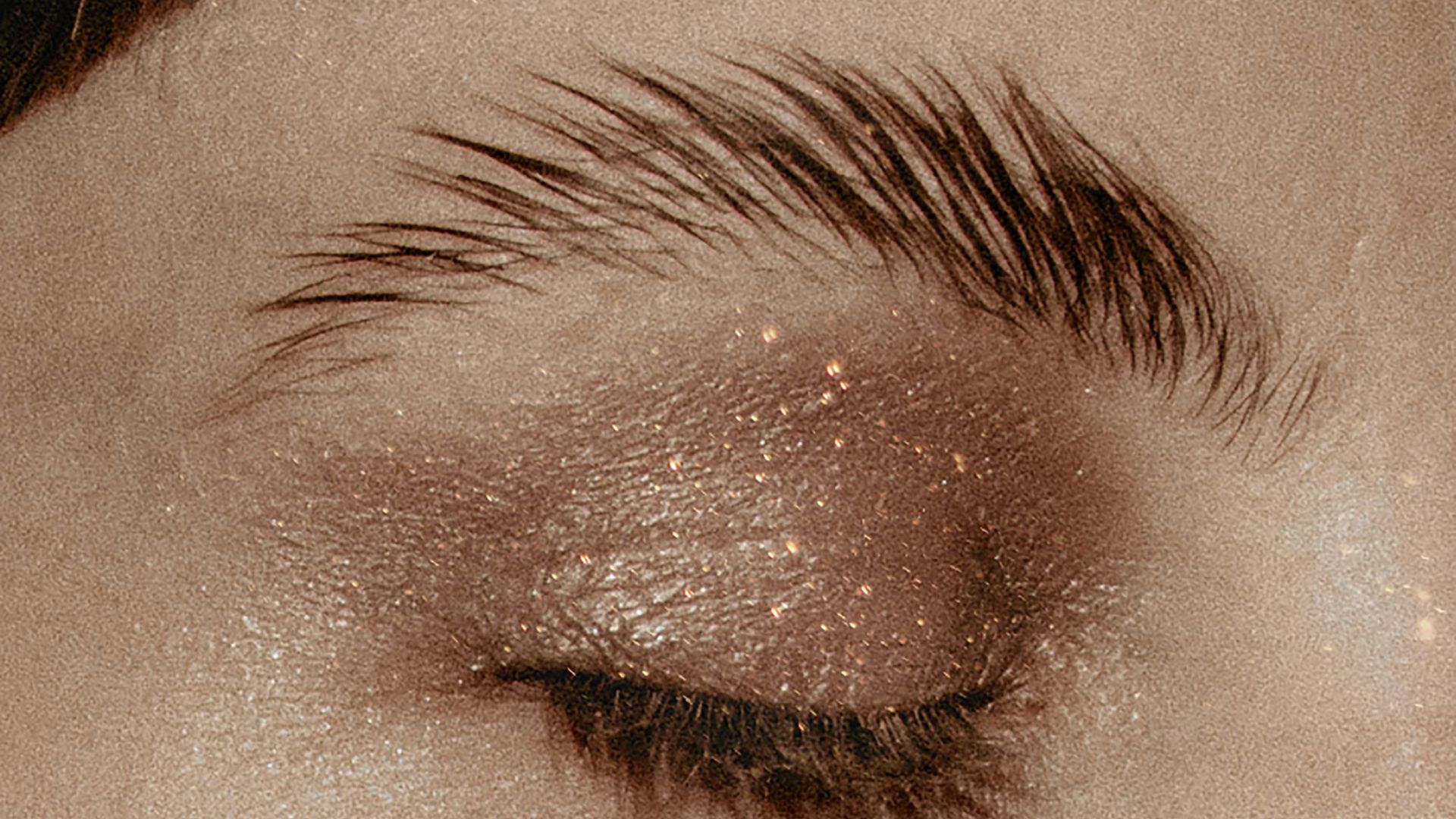 5. Gel teinté pour les sourcils