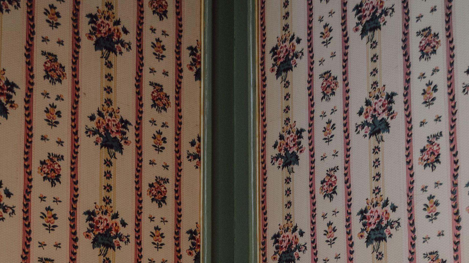 16. Papier peint à motifs