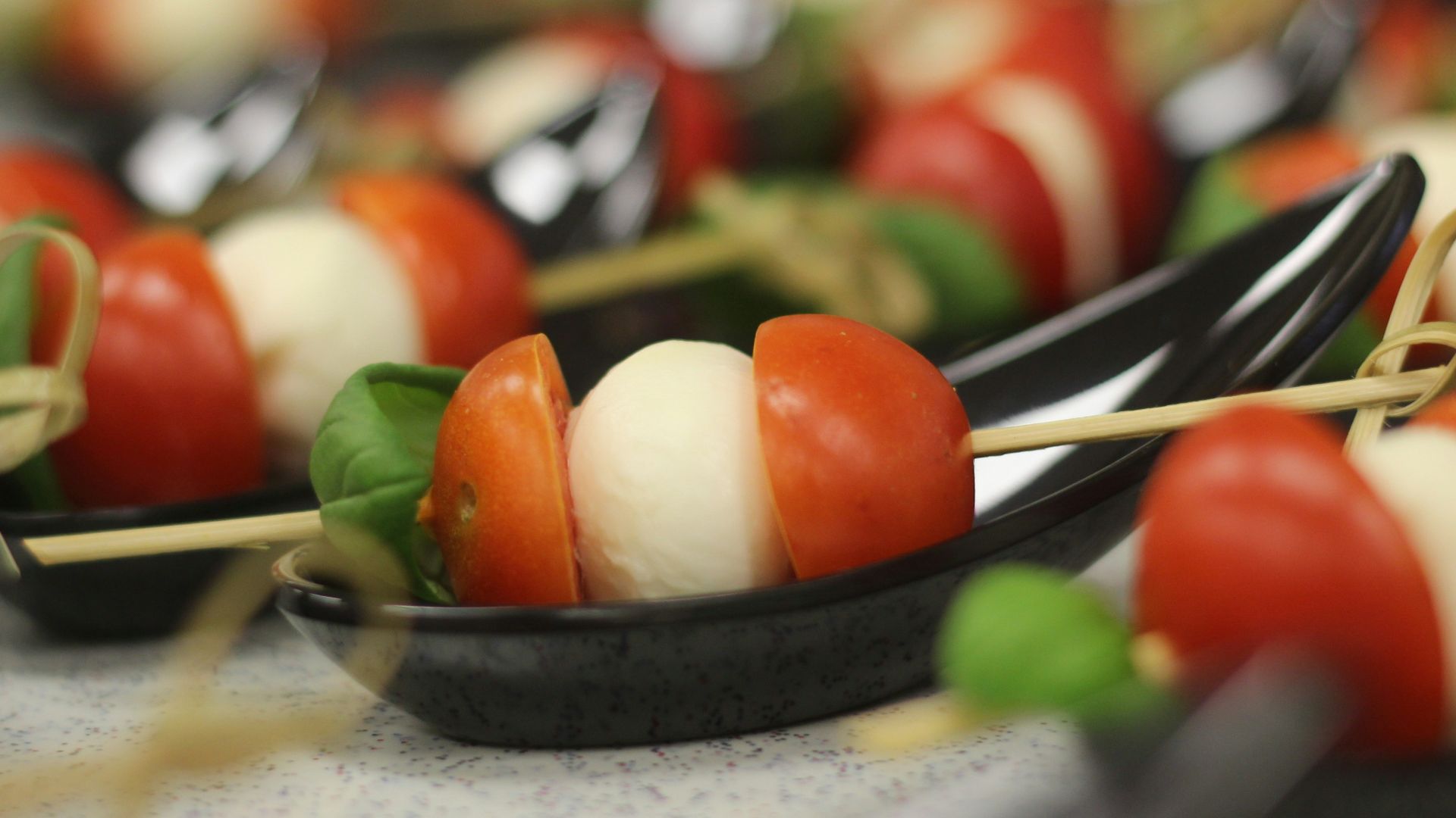 2. Brochettes caprese