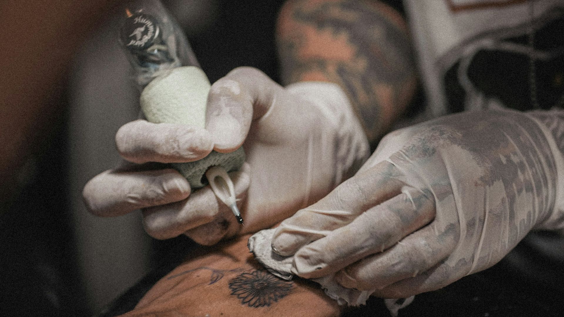 19. Les micro-tatouages à la mode