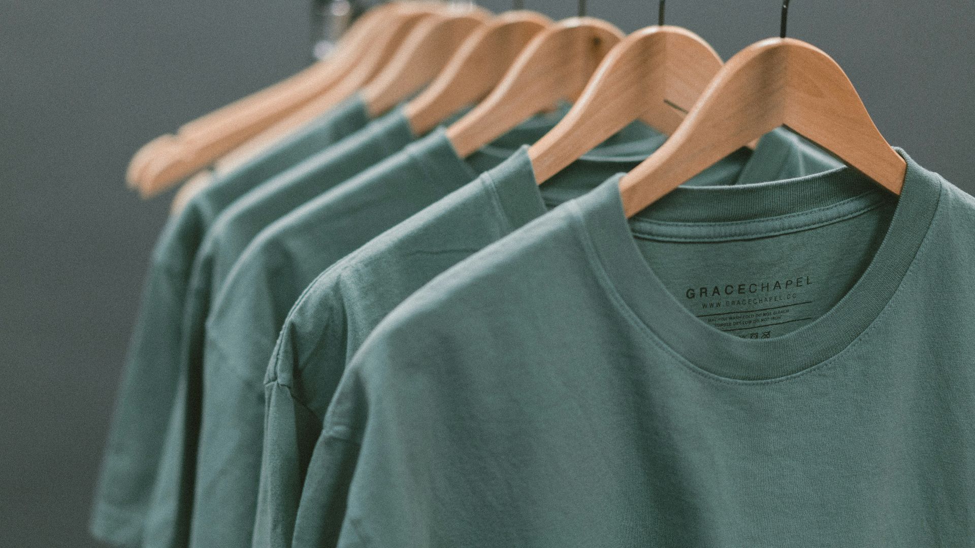 3. T-shirts droits à col rond