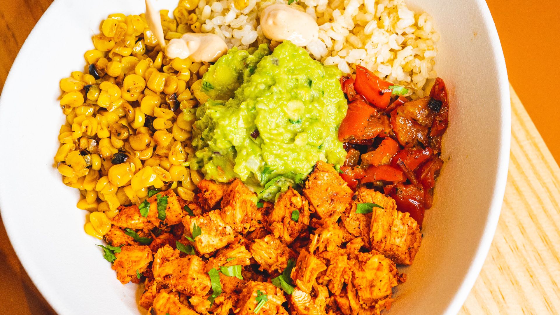 4. Bol de burrito avec du riz complet ou de la laitue