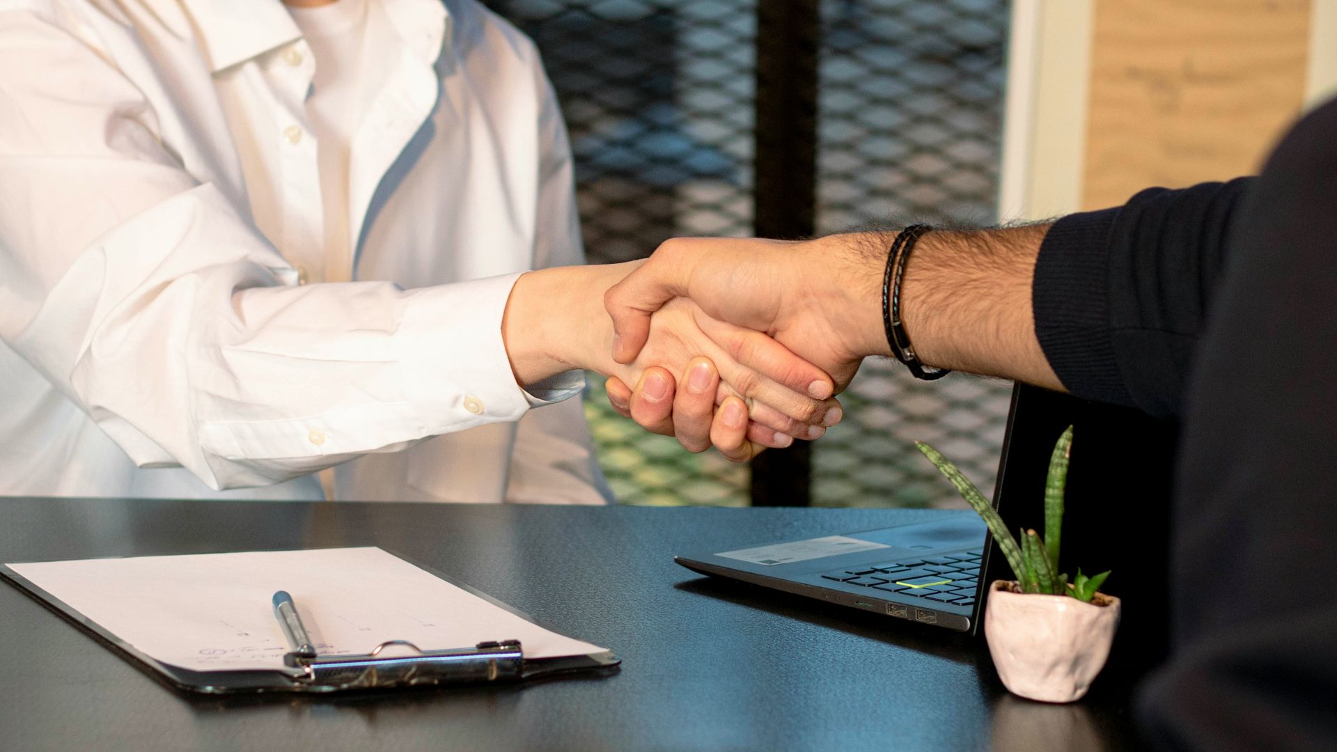 1. Les relations comptent plus que les compétences
