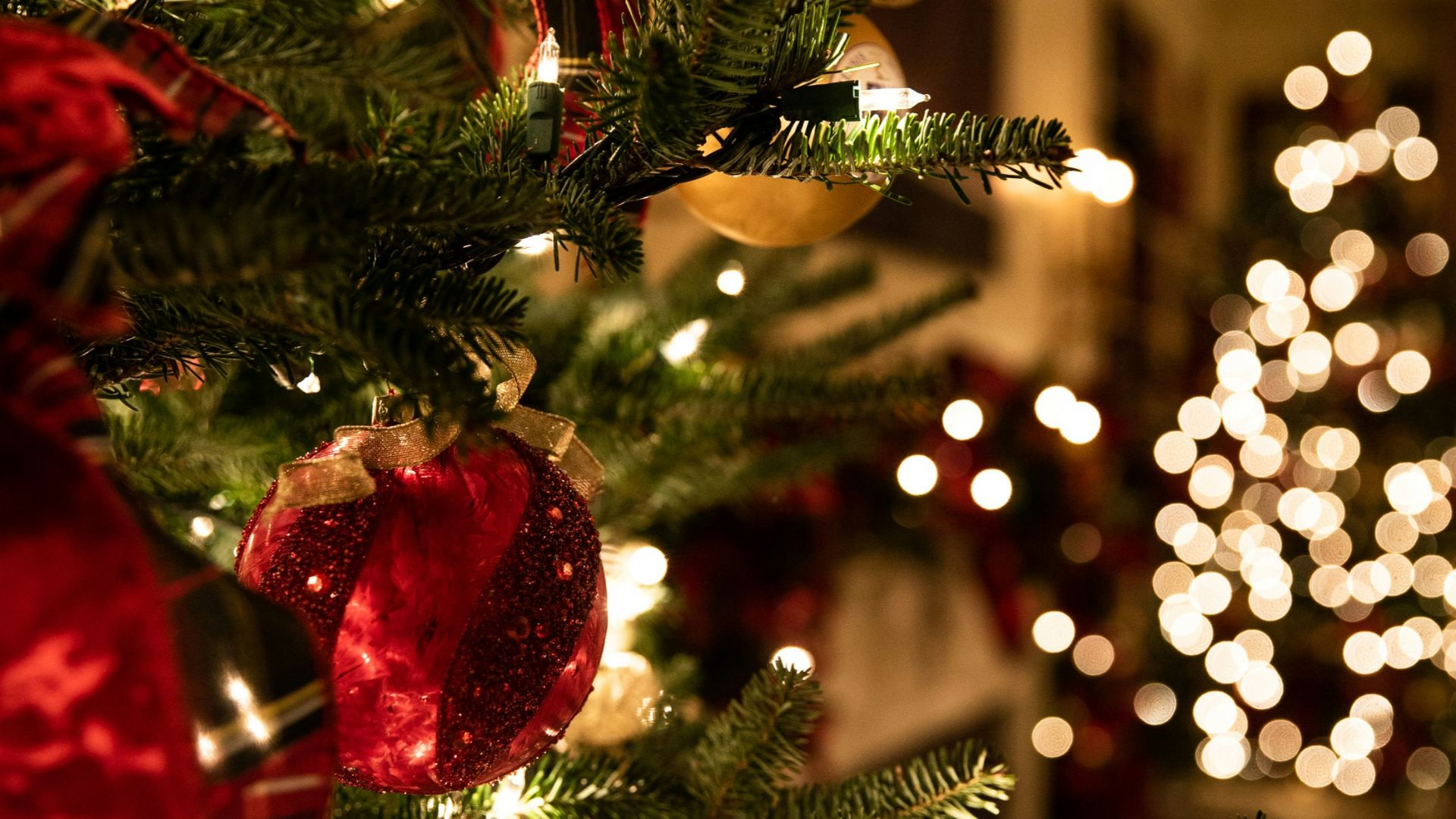9. Guirlandes de Noël festives peintes au plomb