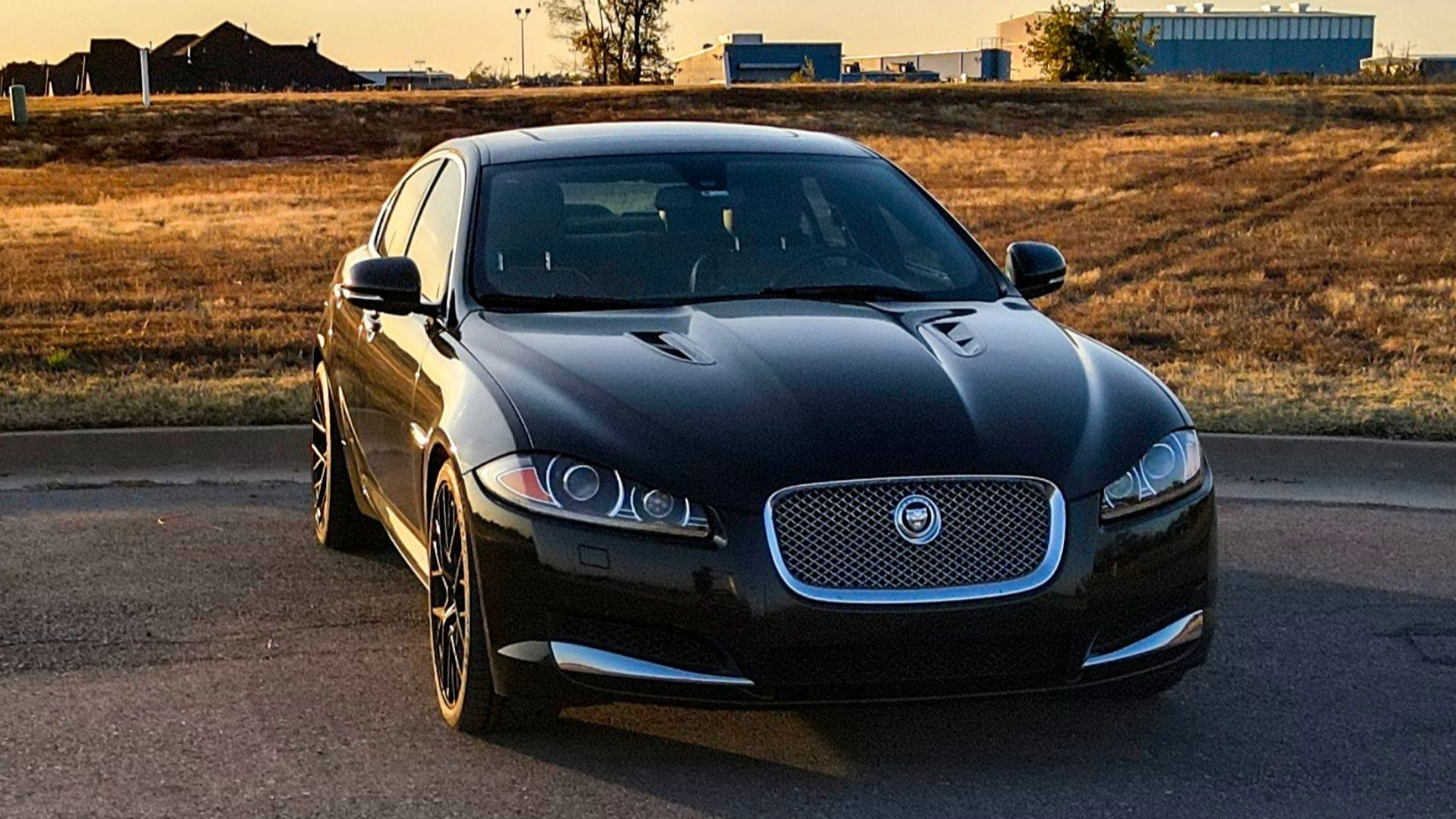 17. Berlines de luxe Jaguar XF
