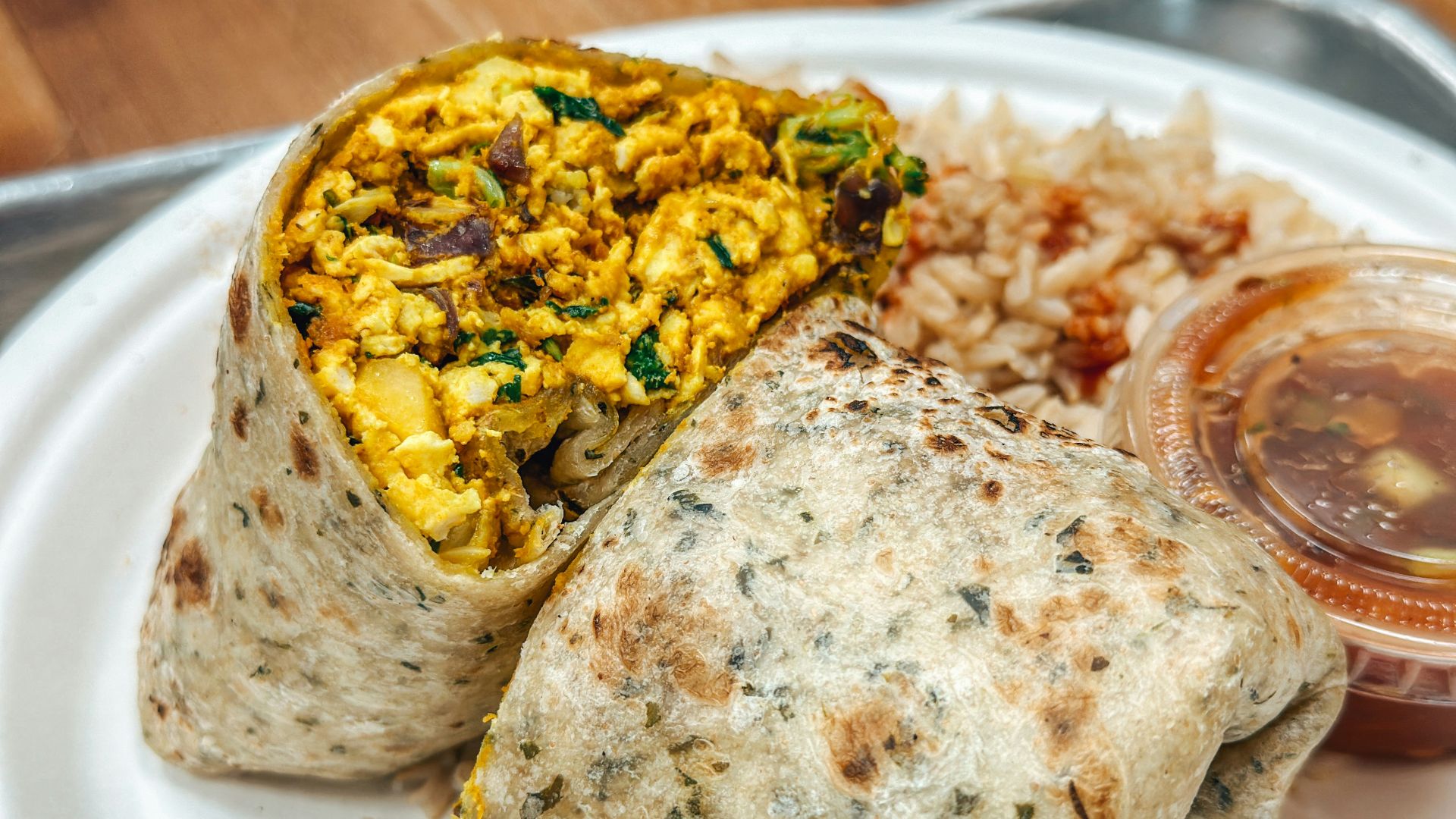 3. Burrito du petit-déjeuner au bacon, à la saucisse et aux galettes de pommes de terre rissolées