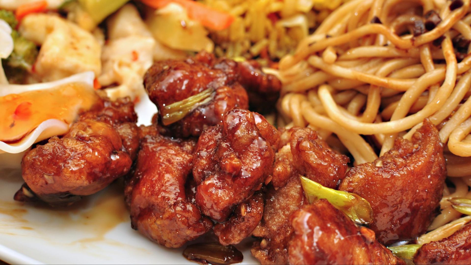 20 plats chinois que les Américains adorent et qui ont clairement été occidentalisés