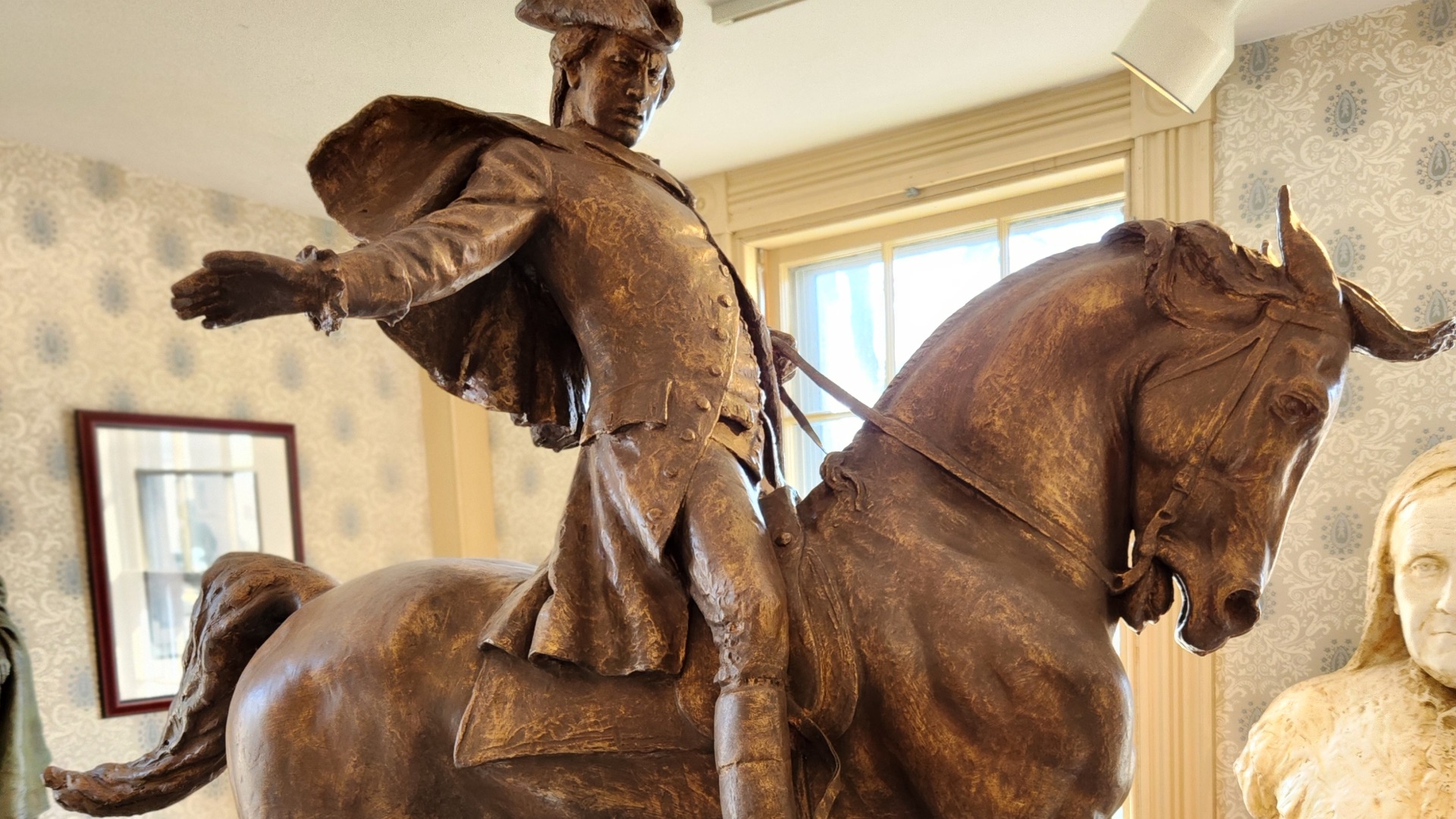 6. Paul Revere, chevauchant seul et criant « Les Britanniques arrivent ! »