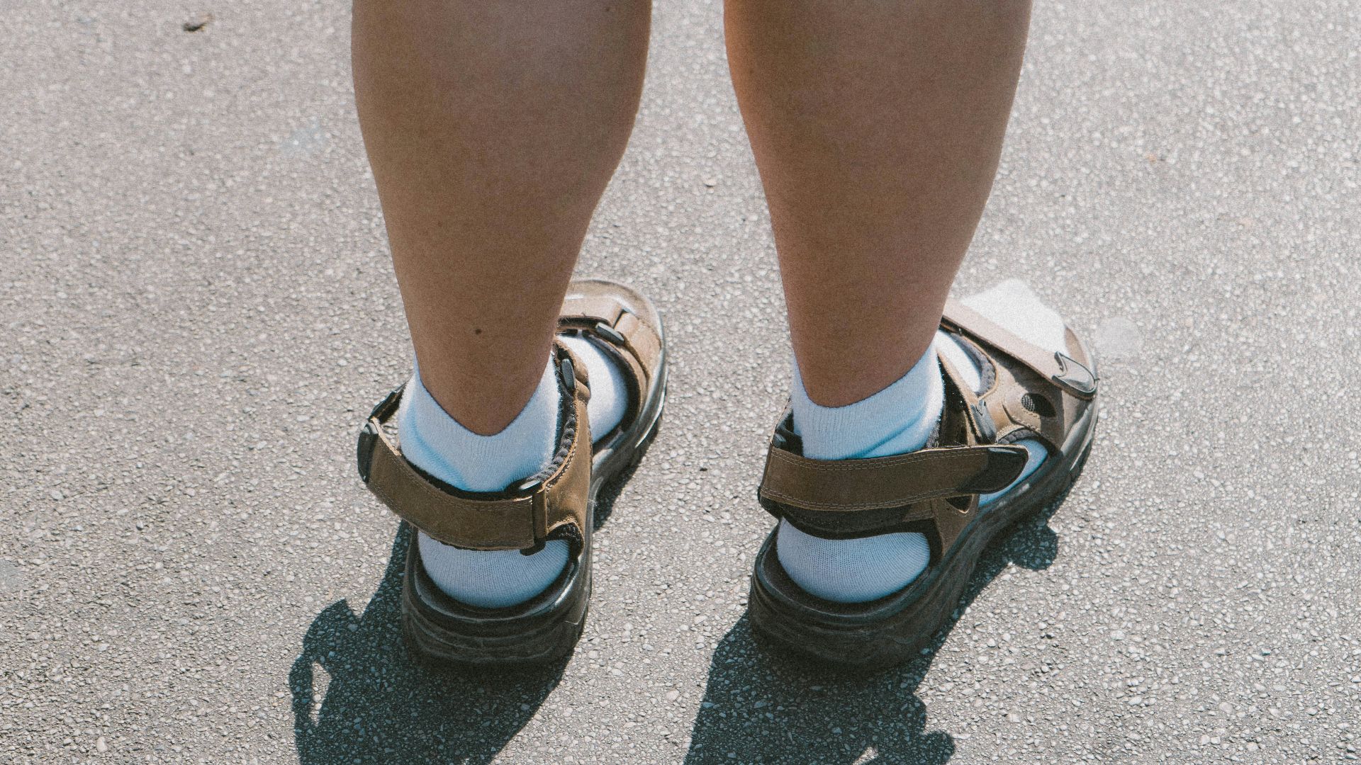 15. Porter des chaussettes avec des sandales