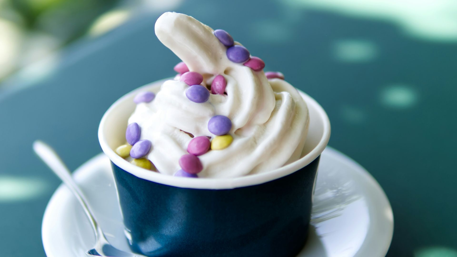 7. Yaourt glacé garni de bonbons