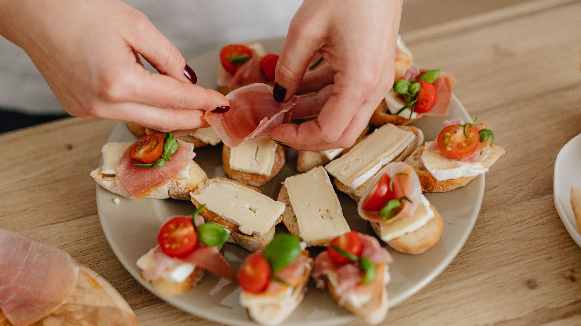 20 amuse-bouches infaillibles pour un repas entre amis qui mettront tout le monde de bonne humeur dès le début