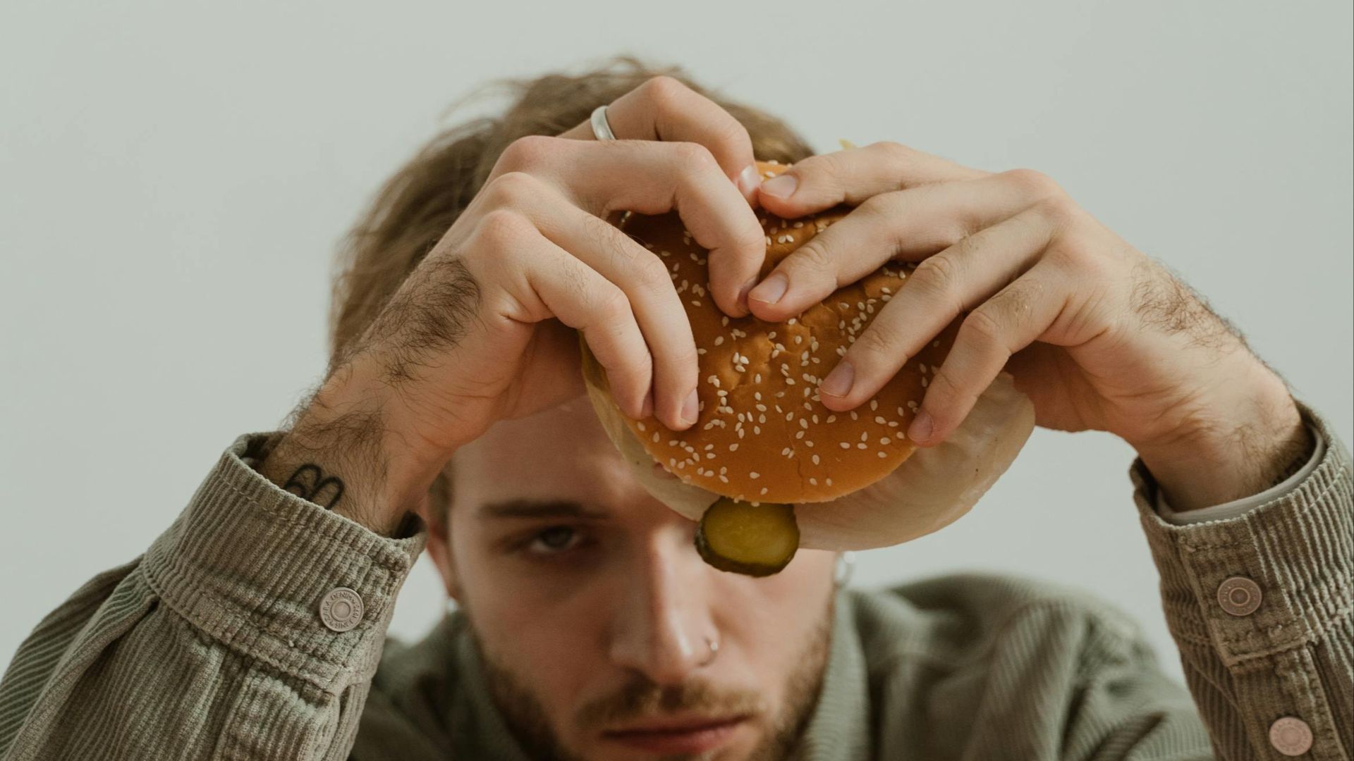 6. Il y a un cheveu ou un corps étranger dans le plat