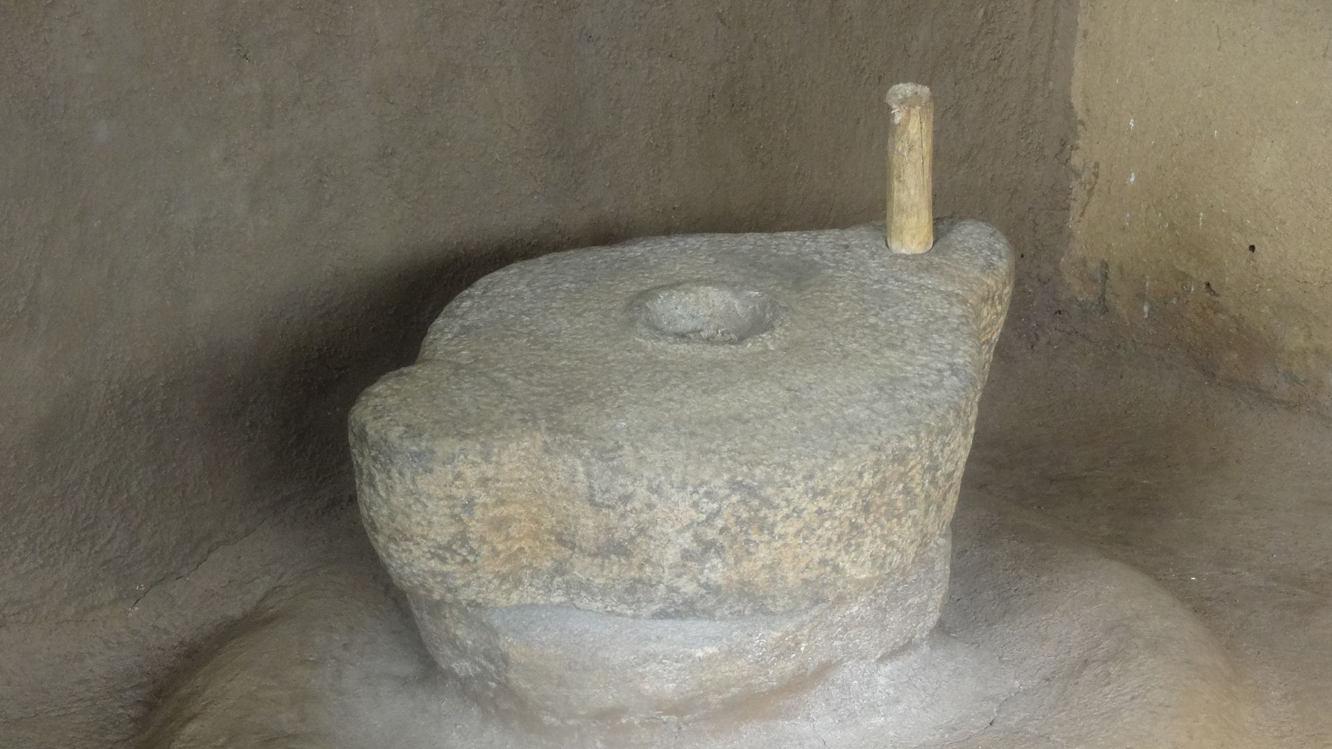 13. Le moulin à main rotatif