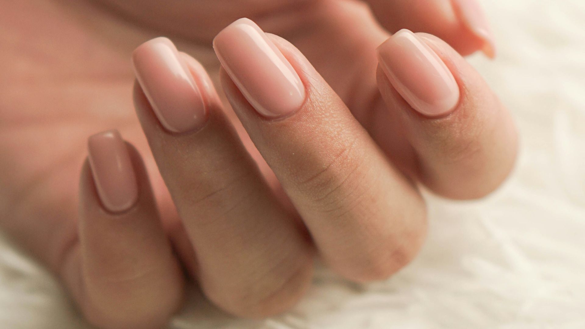 8. Avoir des ongles soignés