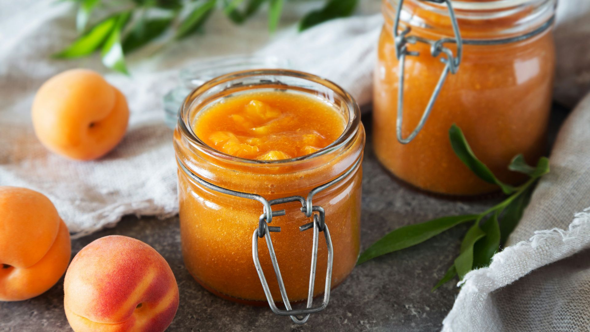 5. Incorporer de la confiture ou de la compote de fruits