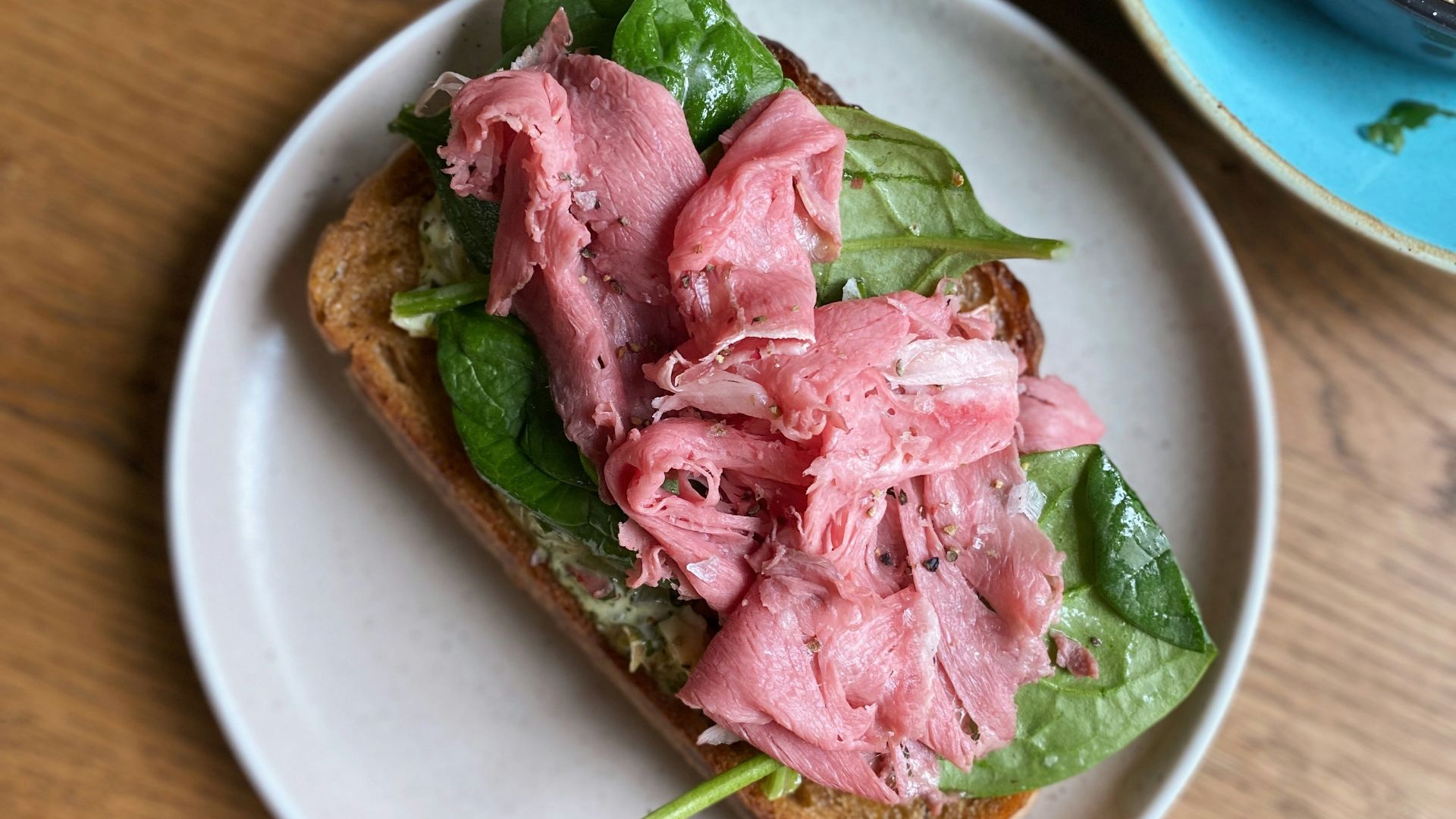 6. Sandwich ouvert au rosbif