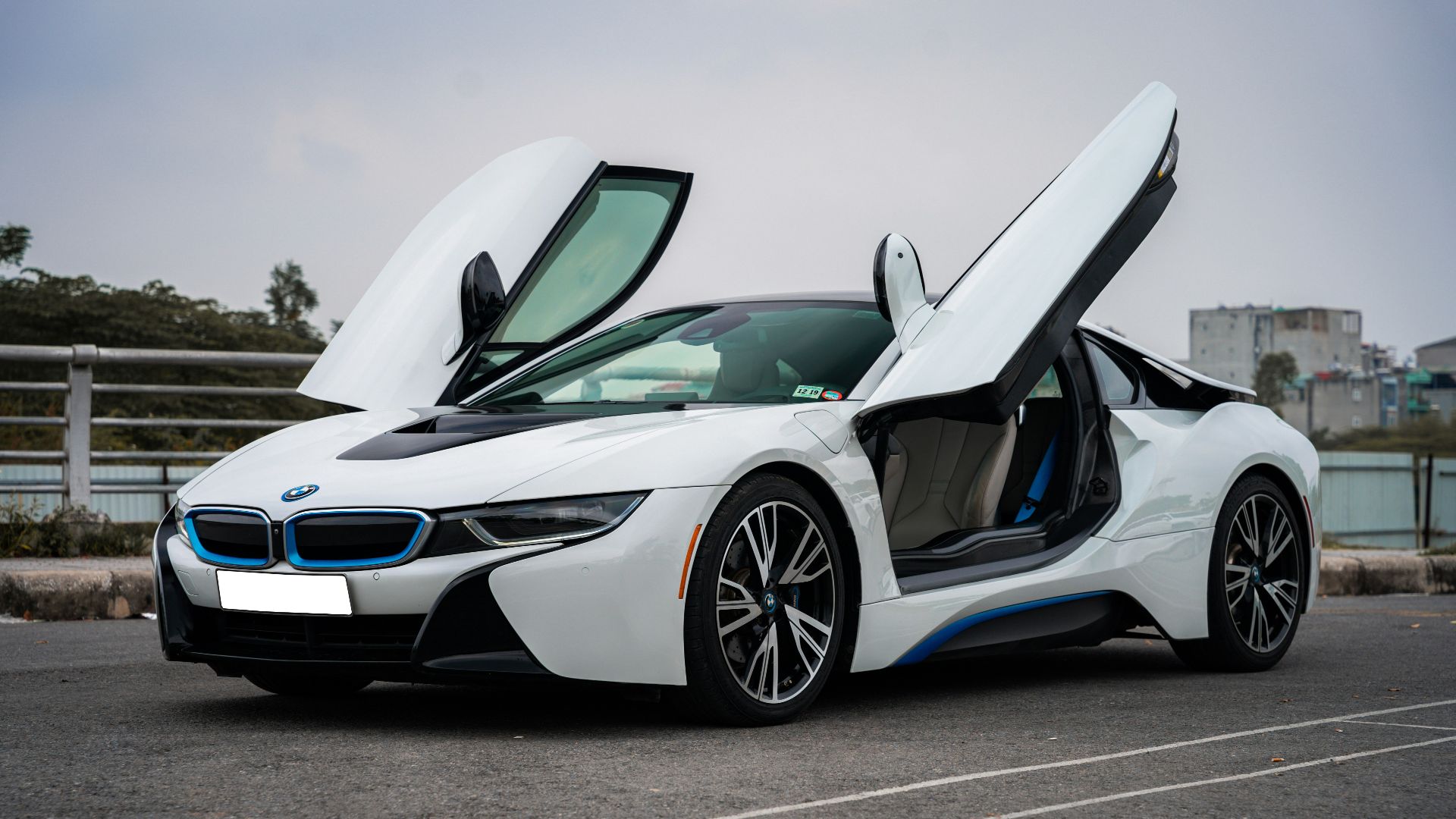 6. BMW i8