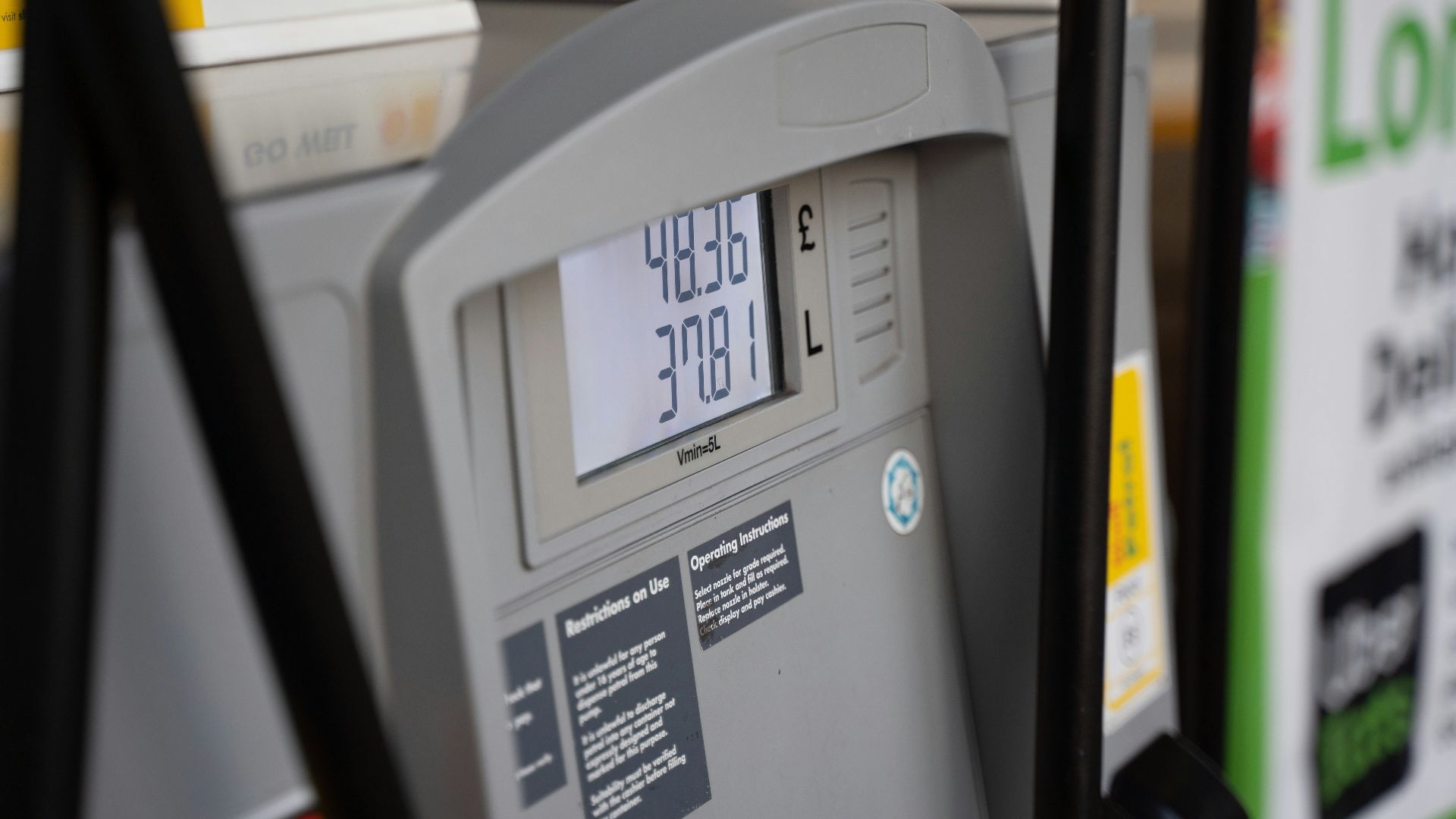 16. Les règles relatives au ravitaillement en carburant sont clairement affichées