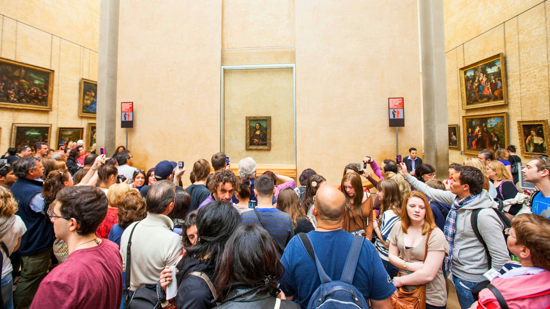 2. La foule empêche de vraiment voir