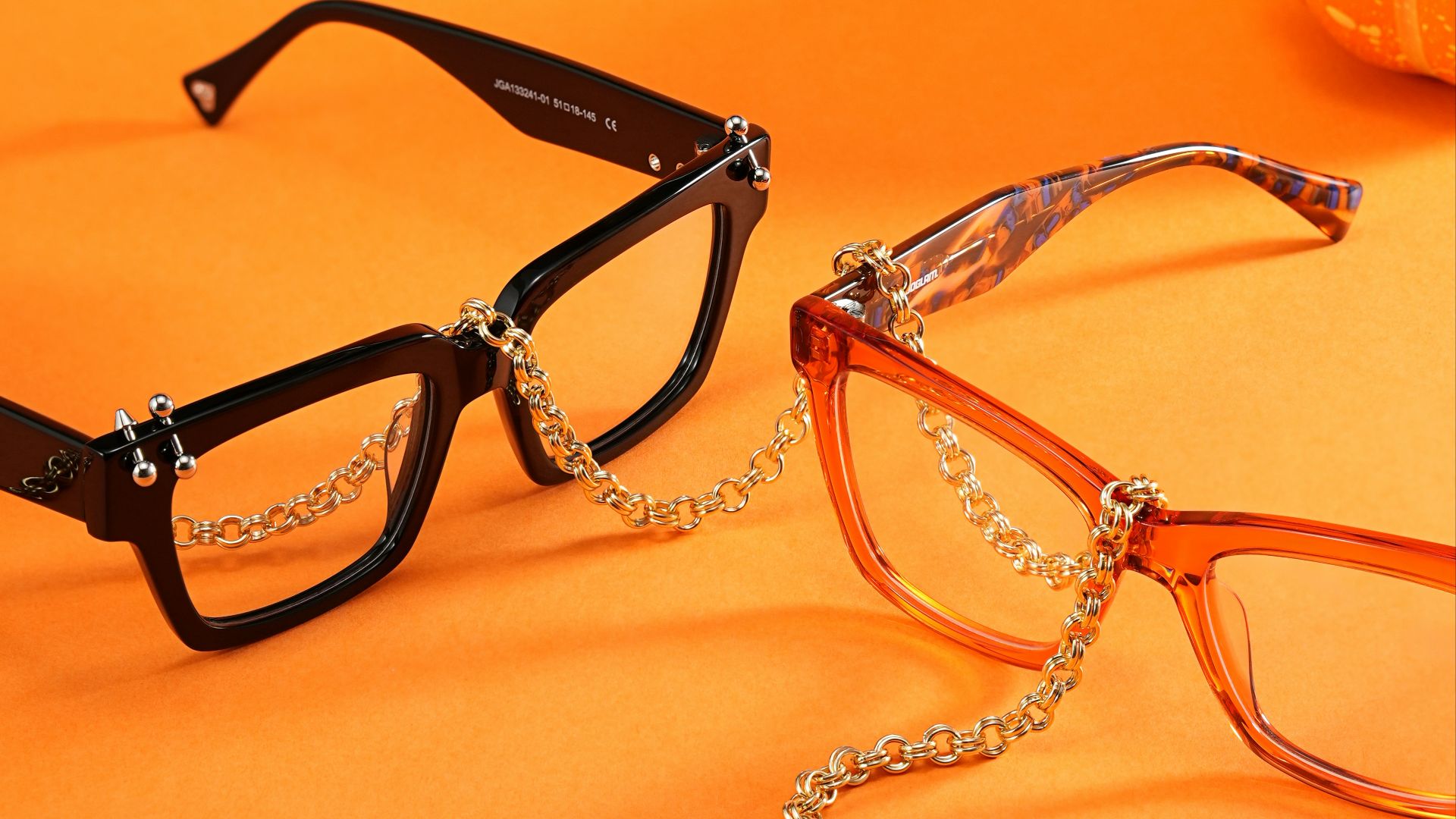 15. Lunettes de lecture à chaîne