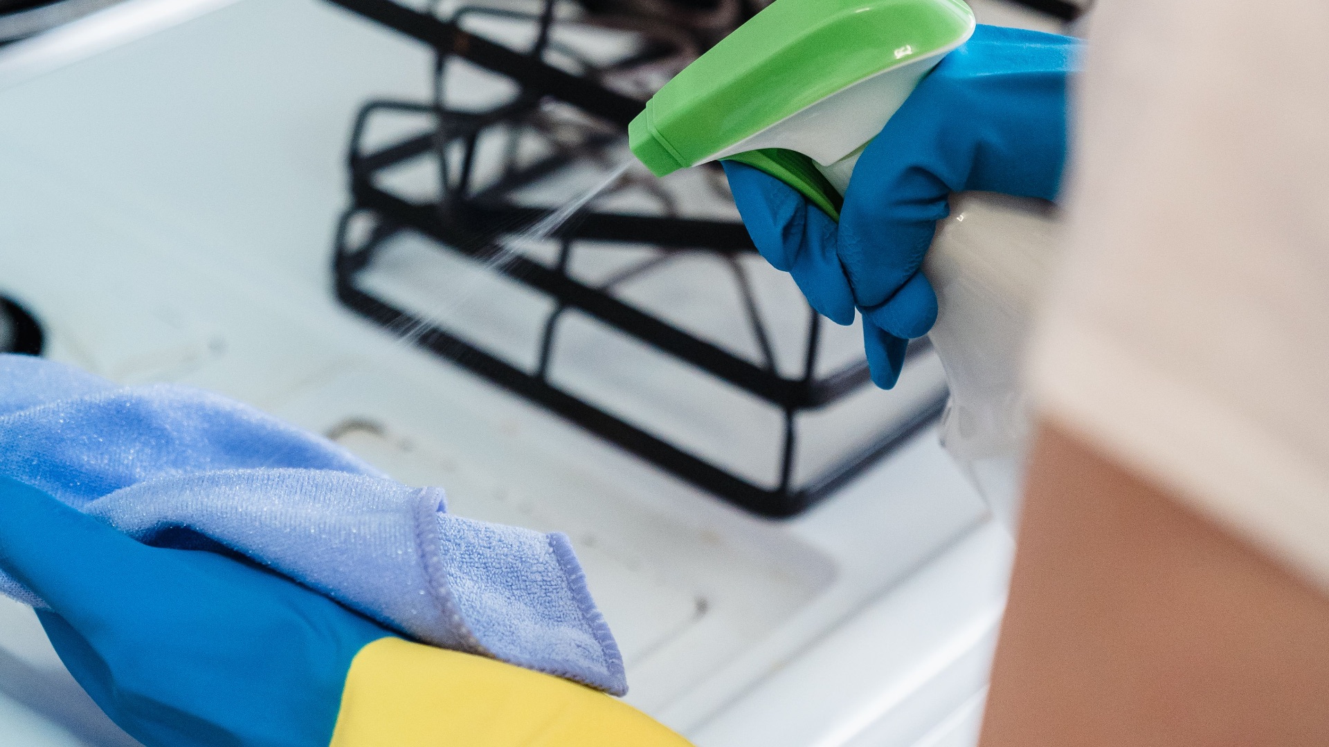 6. Nettoyer les surfaces avec lesquelles les aliments ont pu entrer en contact