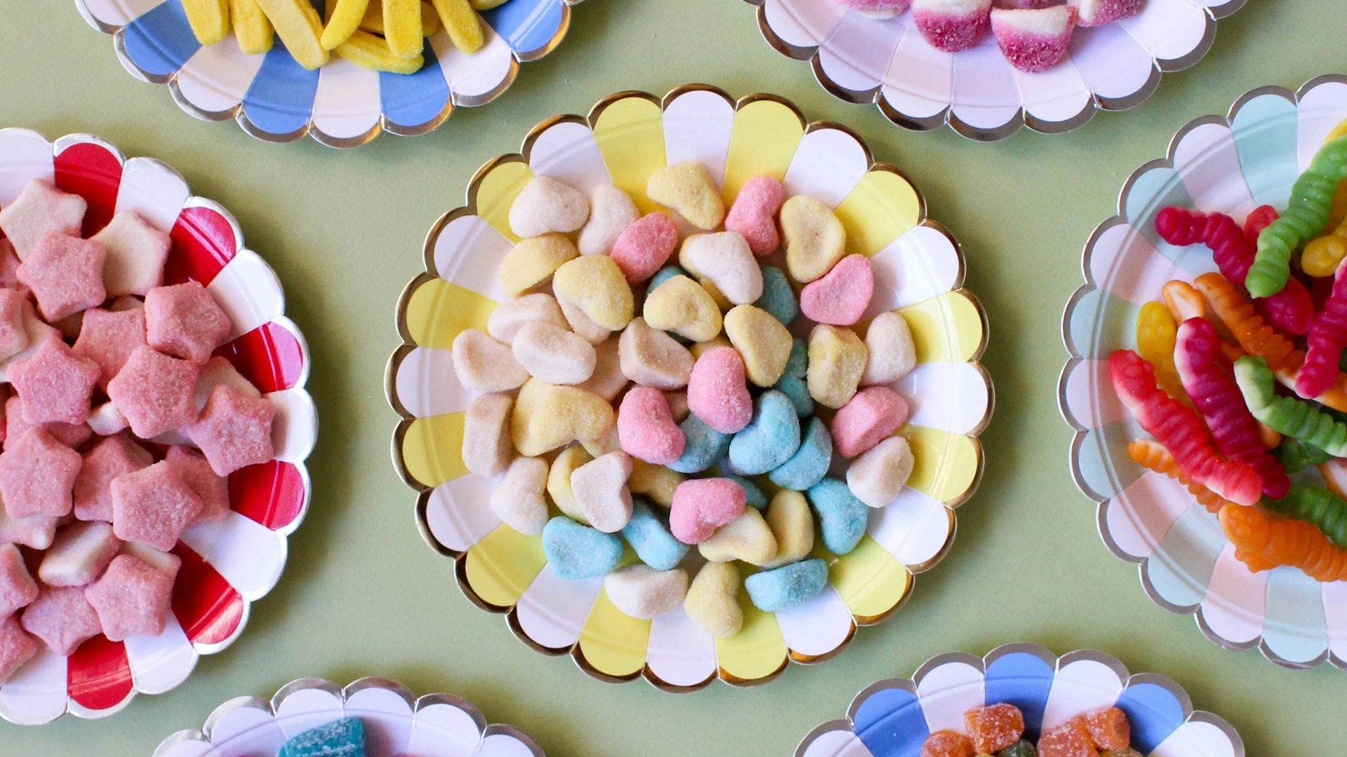 14. Avoir toujours un bol de bonbons à portée de main